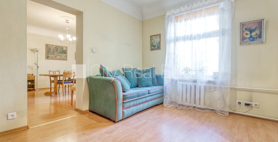 Sludinājumi. Fasādes māja, slēgts pagalms, vieta automašīnai, ieeja no pagalma, kāpņu telpa pēc kosmētiskā Cena: 149500 EUR Foto #4