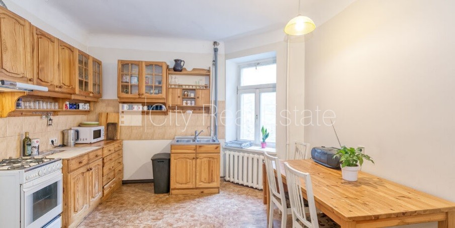Sludinājumi. Fasādes māja, slēgts pagalms, vieta automašīnai, ieeja no pagalma, kāpņu telpa pēc kosmētiskā Cena: 149500 EUR Foto #8