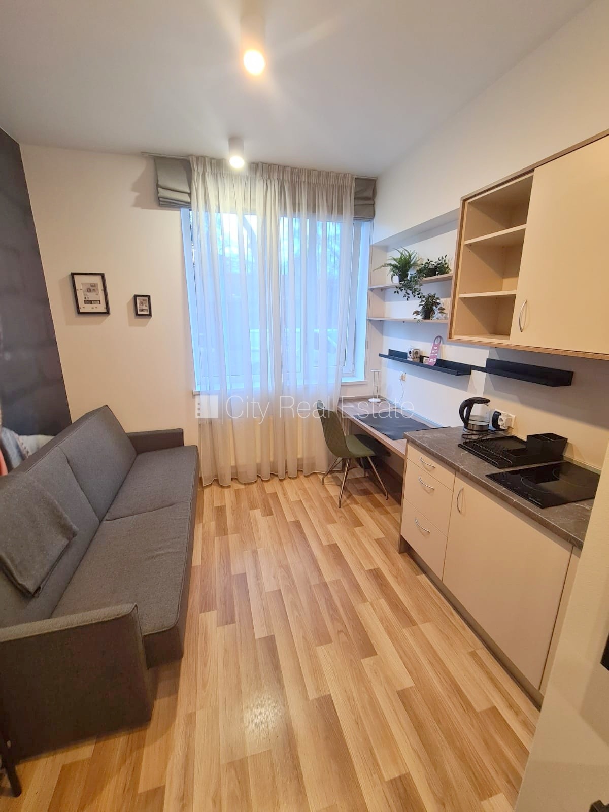 Sludinājumi. Renovēta māja, labiekārtota apzaļumota teritorija, kāpņu telpa pēc kapitālā remonta, studio tipa, Cena: 400 EUR/mēn Foto #6