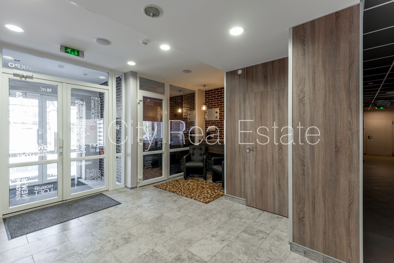 Sludinājumi. Renovēta māja, labiekārtota apzaļumota teritorija, kāpņu telpa pēc kapitālā remonta, studio tipa, Cena: 400 EUR/mēn Foto #16