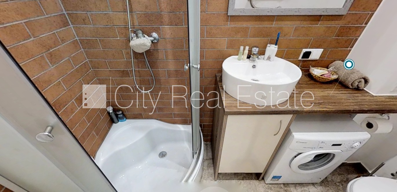 Sludinājumi. Renovēta māja, labiekārtota apzaļumota teritorija, kāpņu telpa pēc kapitālā remonta, studio tipa, Cena: 400 EUR/mēn Foto #8