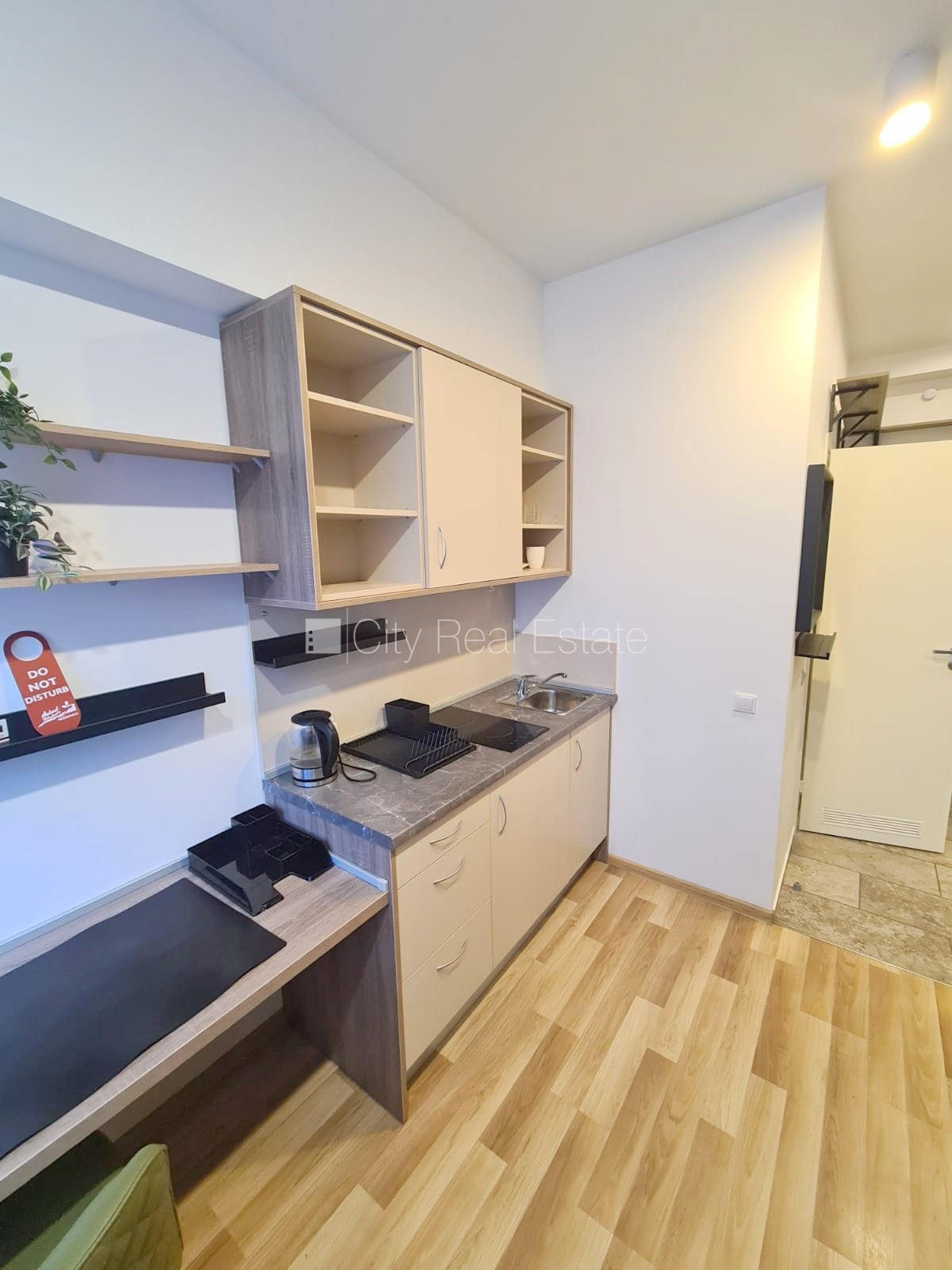 Sludinājumi. Renovēta māja, labiekārtota apzaļumota teritorija, kāpņu telpa pēc kapitālā remonta, studio tipa, Cena: 400 EUR/mēn Foto #3