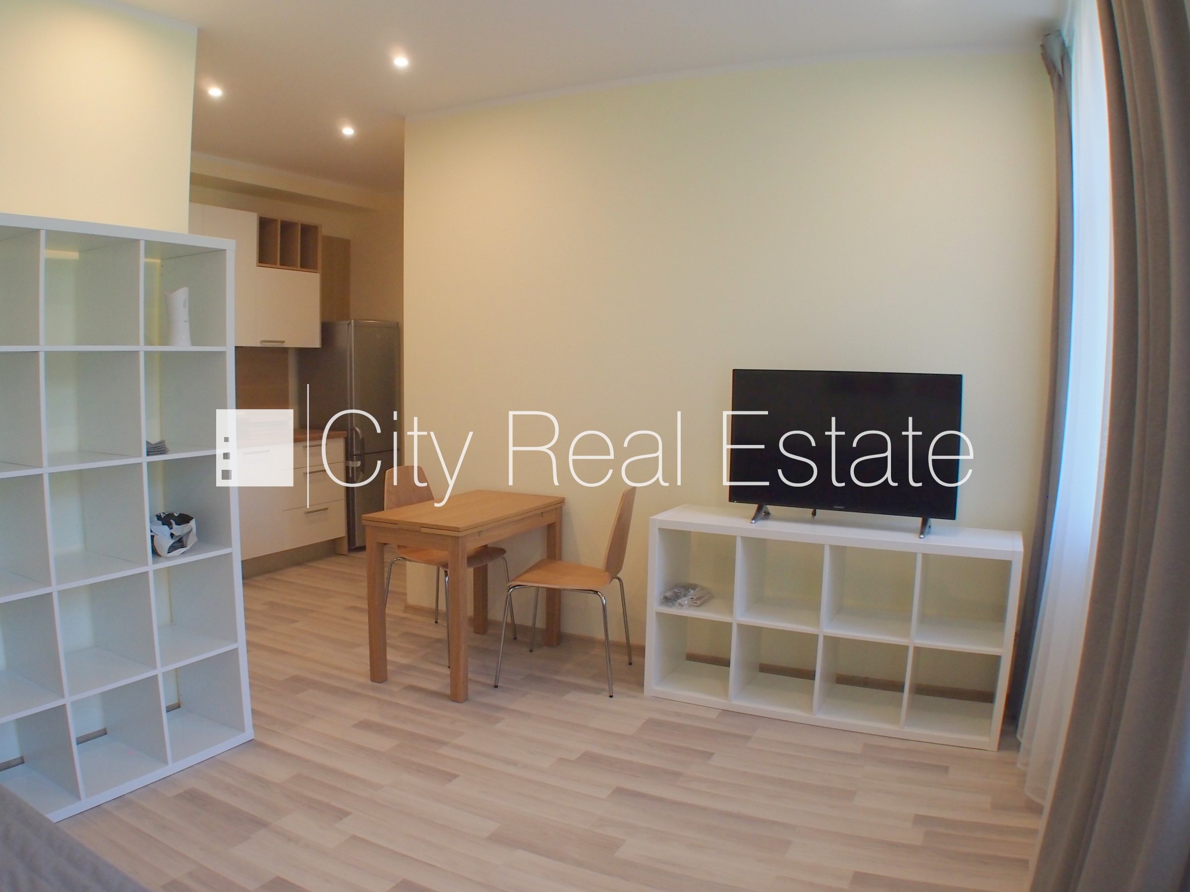 Sludinājumi. Pagalma ēka, renovēta māja, labiekārtota apzaļumota teritorija, bruģēts piebraucamais ceļš, vieta Cena: 465 EUR/mēn Foto #2