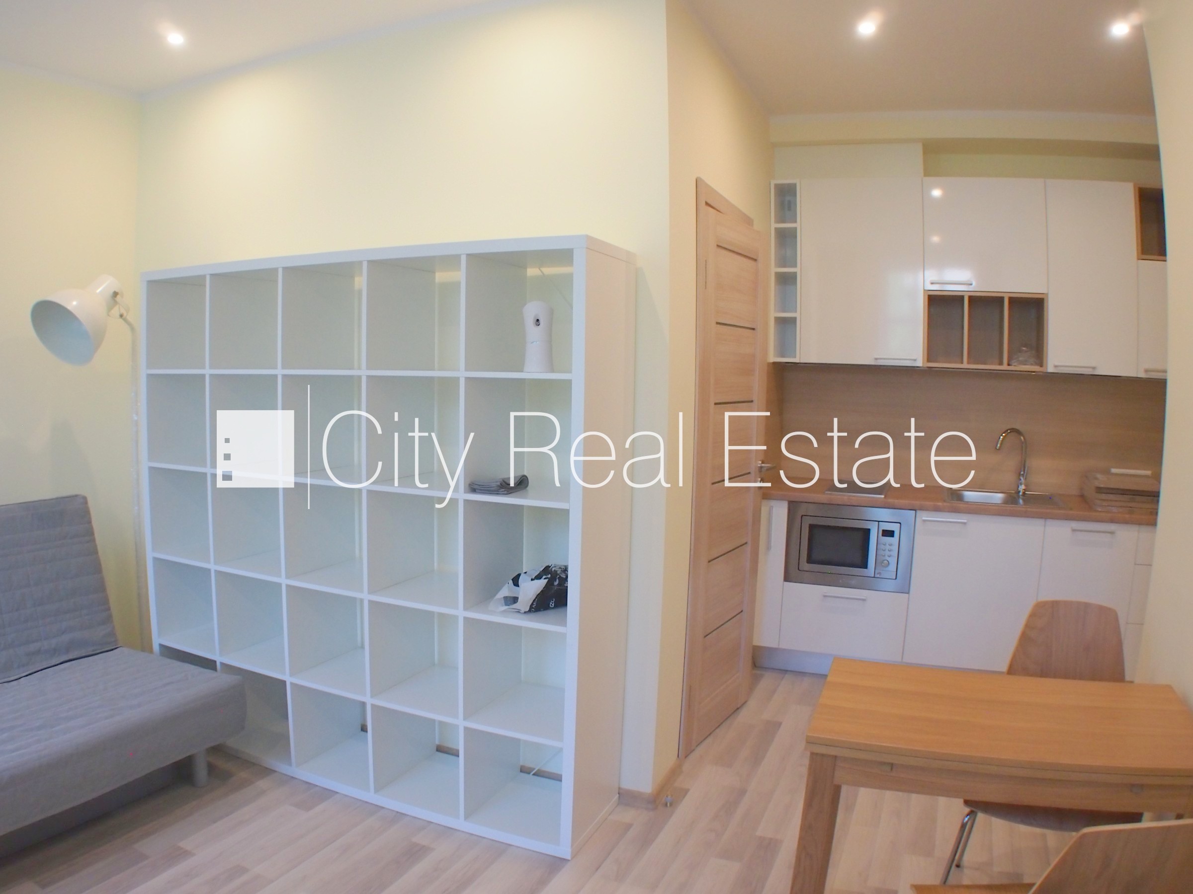 Sludinājumi. Pagalma ēka, renovēta māja, labiekārtota apzaļumota teritorija, bruģēts piebraucamais ceļš, vieta Cena: 465 EUR/mēn Foto #1