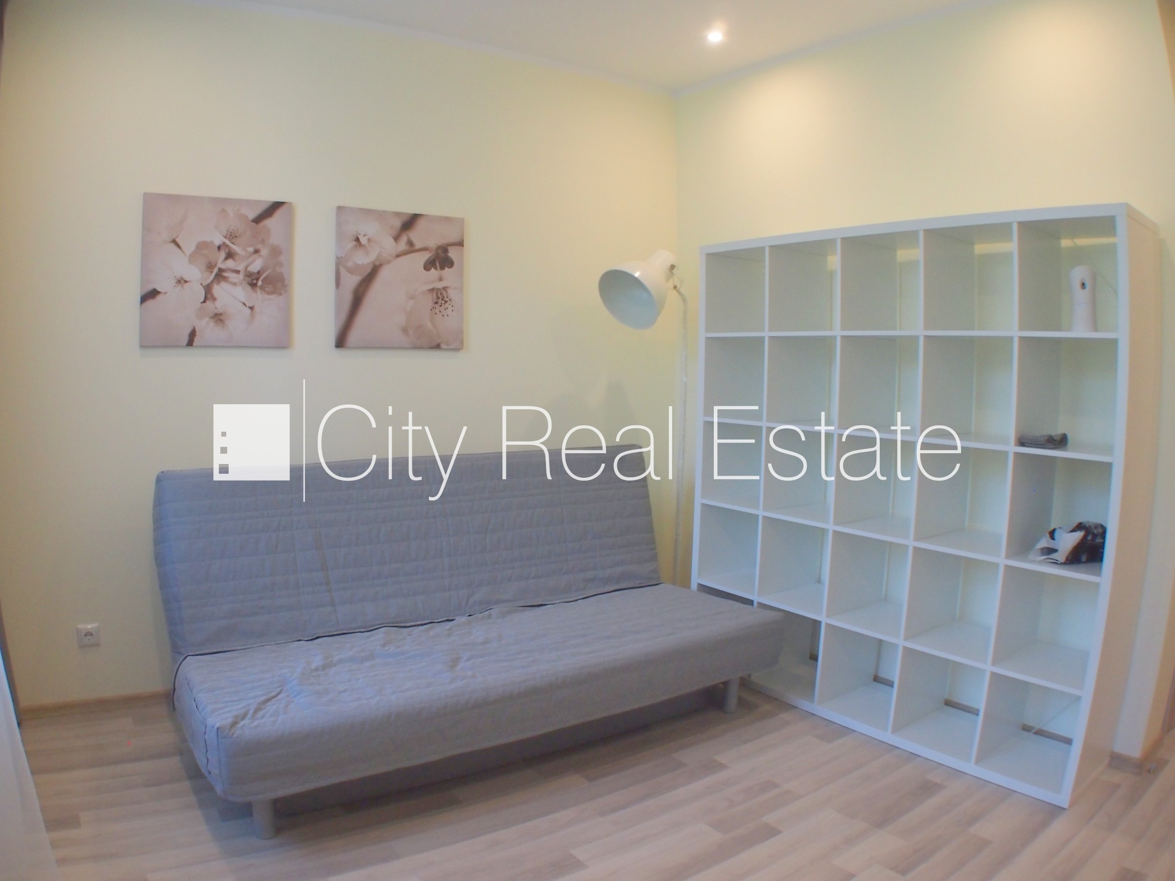 Sludinājumi. Pagalma ēka, renovēta māja, labiekārtota apzaļumota teritorija, bruģēts piebraucamais ceļš, vieta Cena: 465 EUR/mēn Foto #3