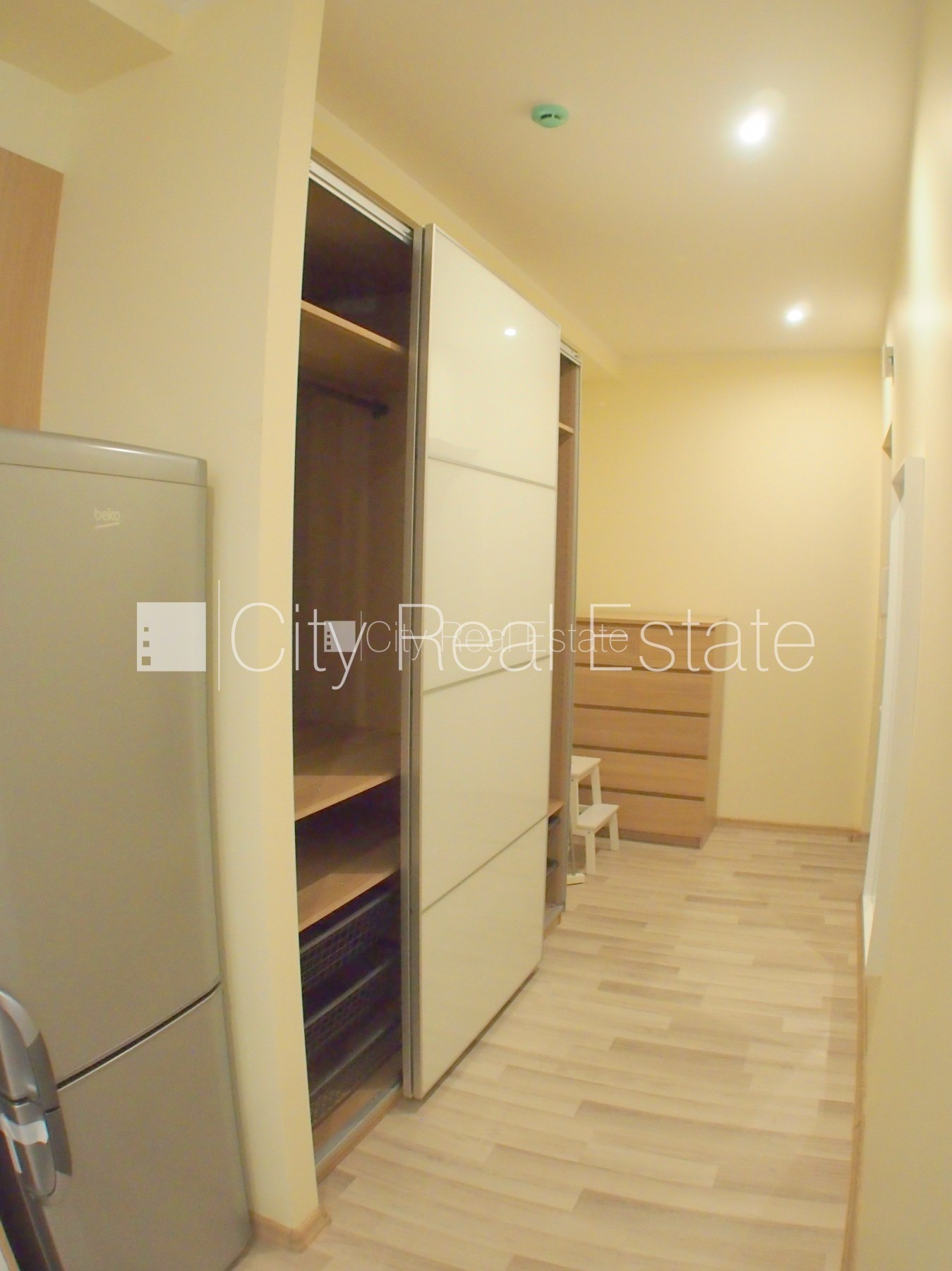 Sludinājumi. Pagalma ēka, renovēta māja, labiekārtota apzaļumota teritorija, bruģēts piebraucamais ceļš, vieta Cena: 465 EUR/mēn Foto #5