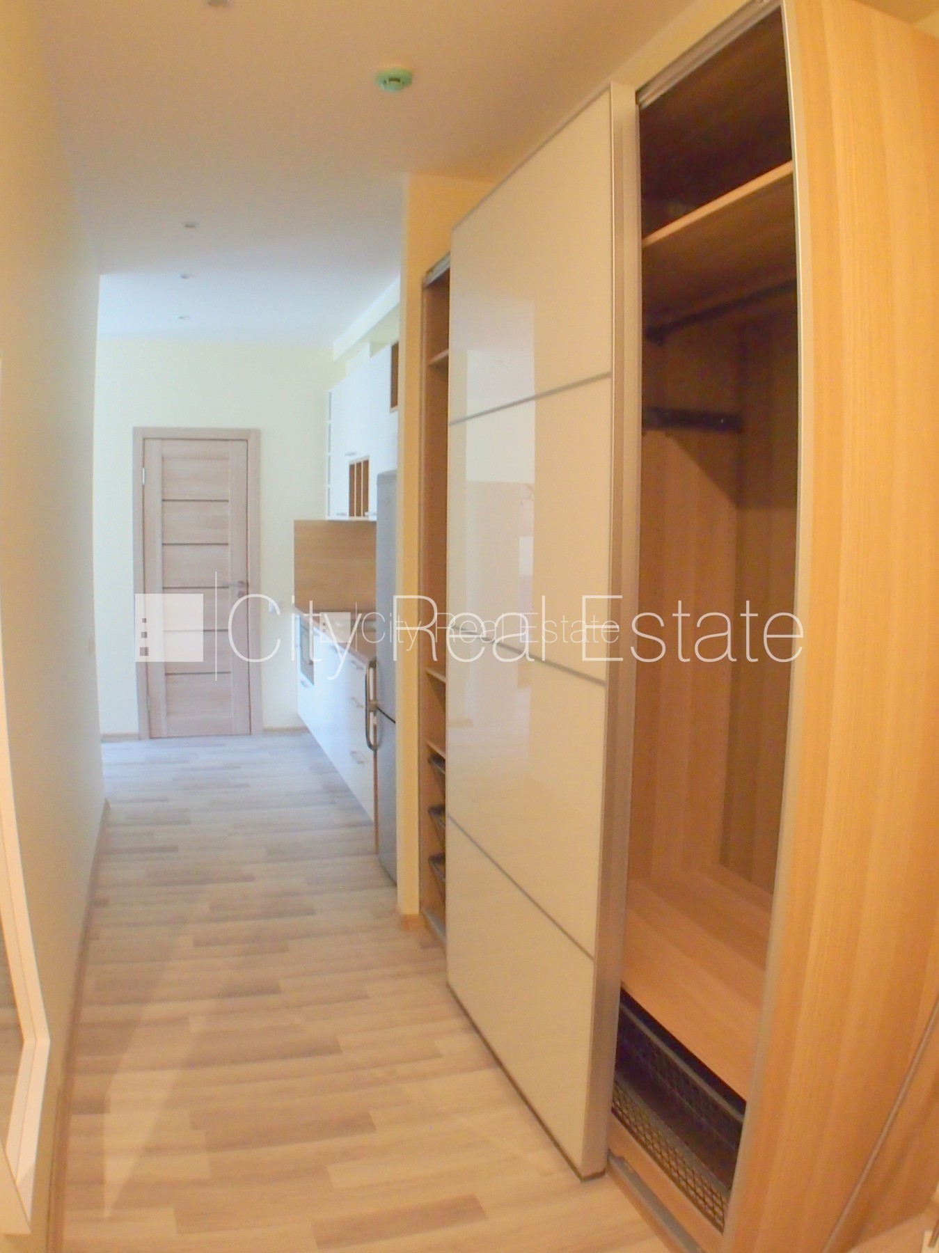 Sludinājumi. Pagalma ēka, renovēta māja, labiekārtota apzaļumota teritorija, bruģēts piebraucamais ceļš, vieta Cena: 465 EUR/mēn Foto #8