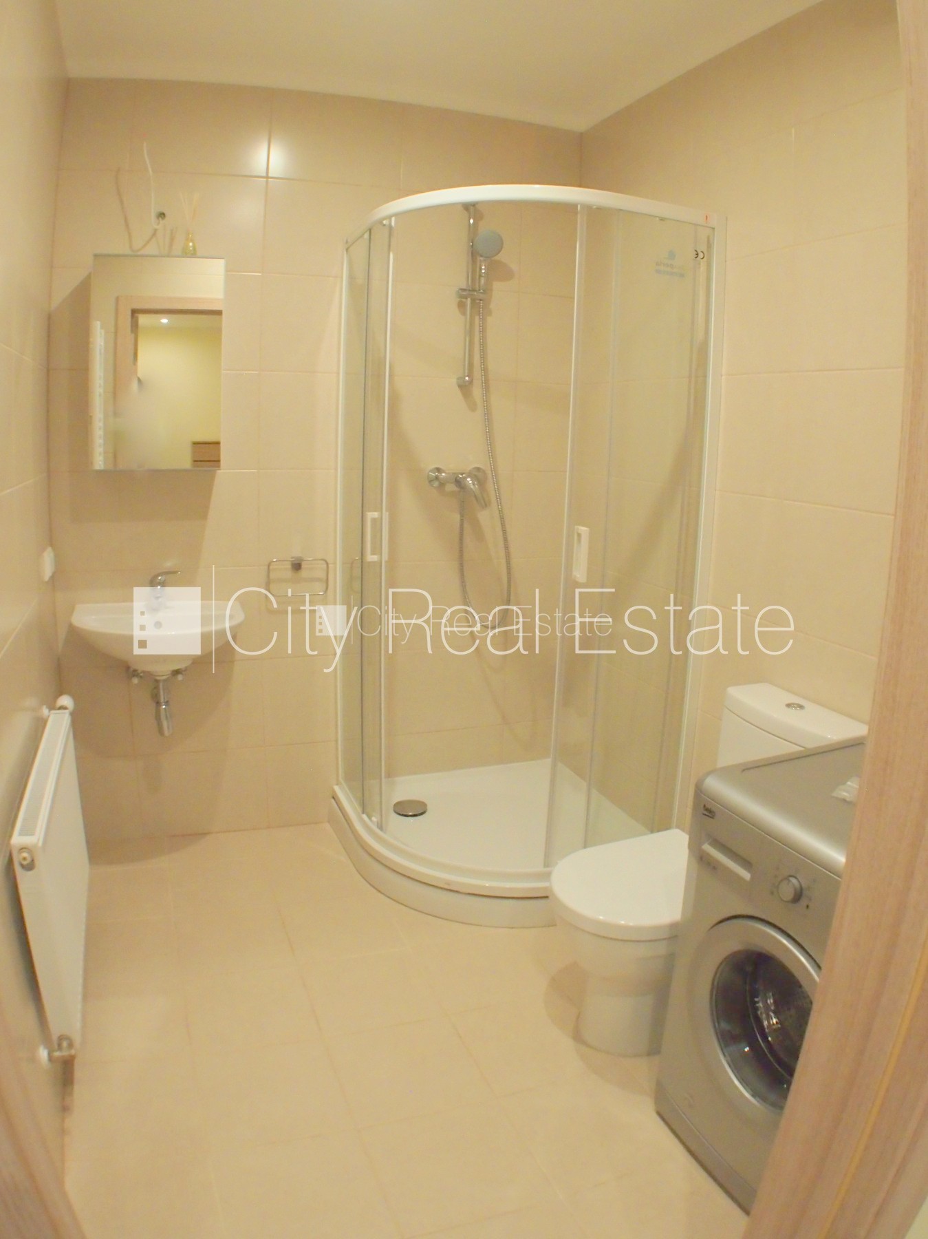 Sludinājumi. Pagalma ēka, renovēta māja, labiekārtota apzaļumota teritorija, bruģēts piebraucamais ceļš, vieta Cena: 465 EUR/mēn Foto #7