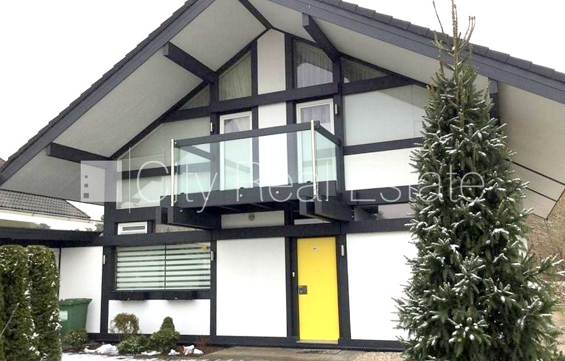 Sludinājumi. Privātmāja, jaunceltne, labiekārtota apzaļumota teritorija, teritorijas iebrauktuves vārti aprīkoti Cena: 3350 EUR/mēn Foto #2