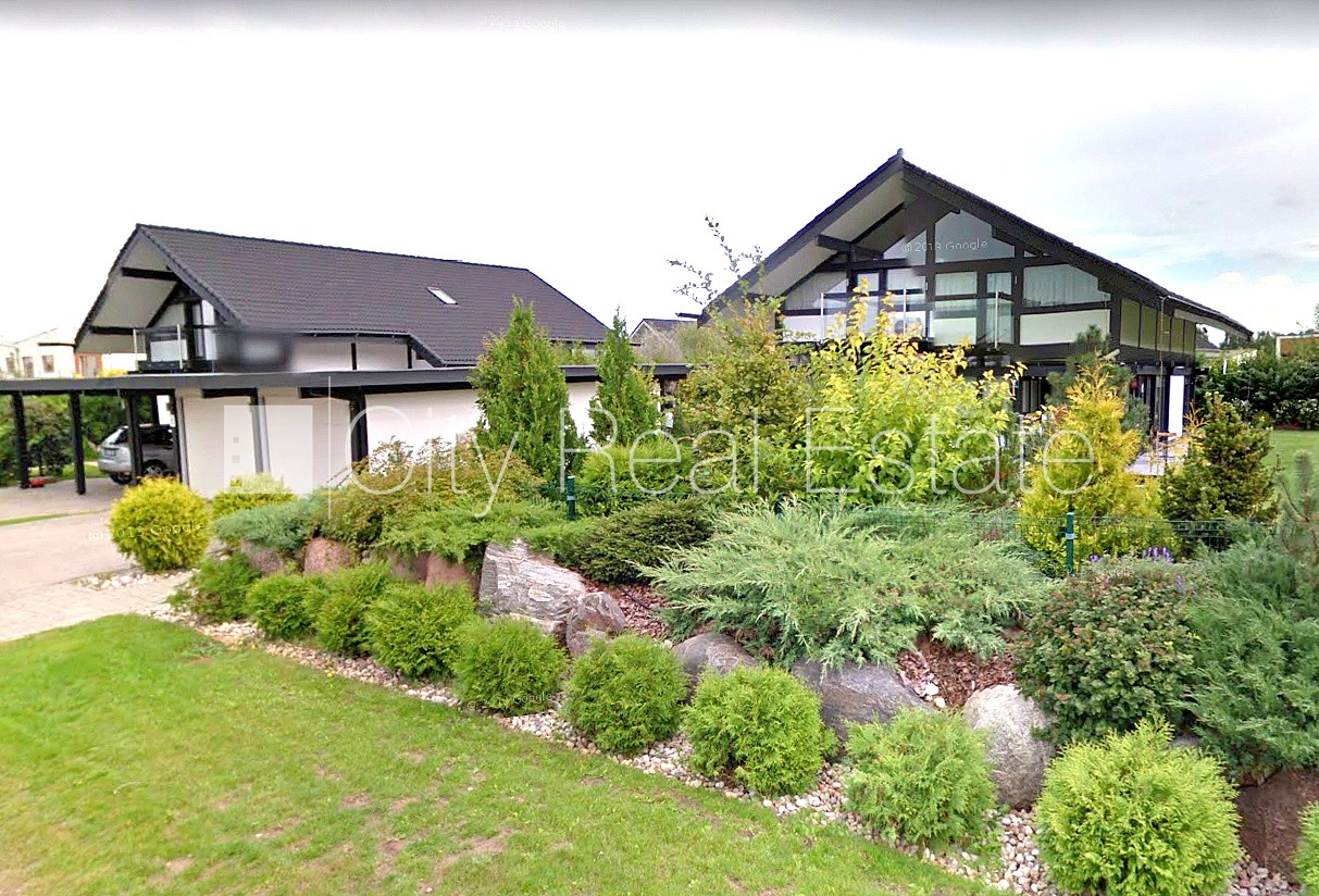 Sludinājumi. Privātmāja, jaunceltne, labiekārtota apzaļumota teritorija, teritorijas iebrauktuves vārti aprīkoti Cena: 3350 EUR/mēn Foto #1