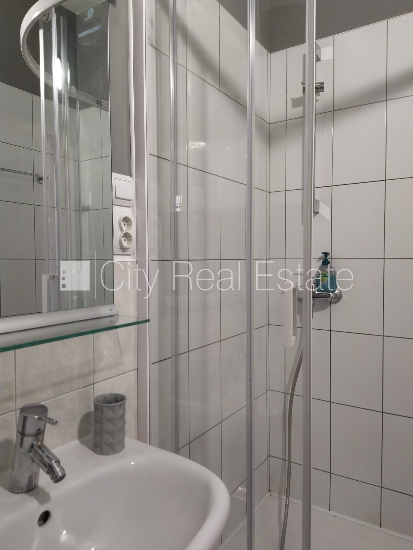 Sludinājumi. Fasādes māja, renovēta māja, ieeja no ielas, ir lifts, kāpņu telpa pēc kapitālā remonta, balkons, Cena: 550 EUR/mēn Foto #10