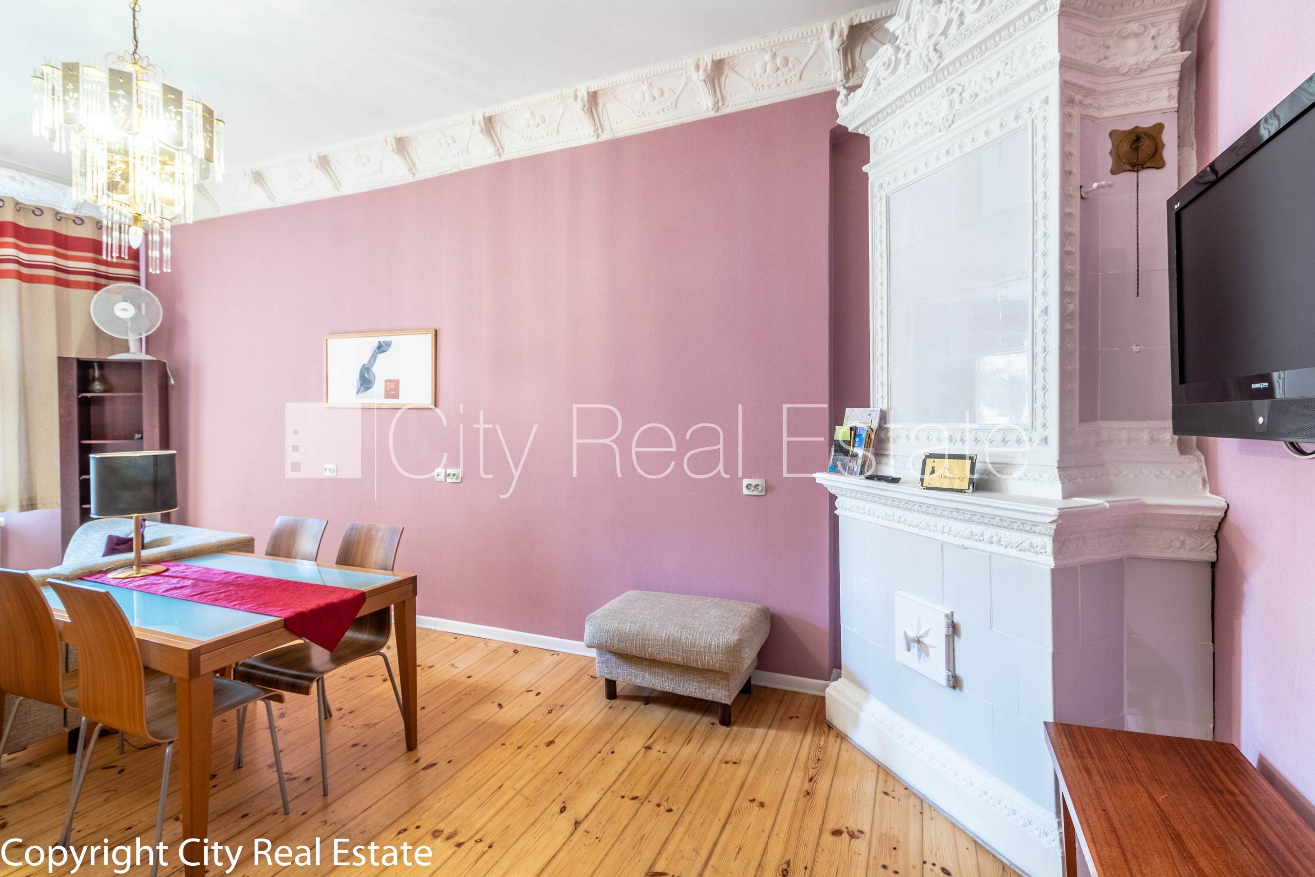 Sludinājumi. Fasādes māja, renovēta māja, ir lifts, kāpņu telpa pēc kapitālā remonta, viena istaba izolēta, Cena: 750 EUR/mēn Foto #2