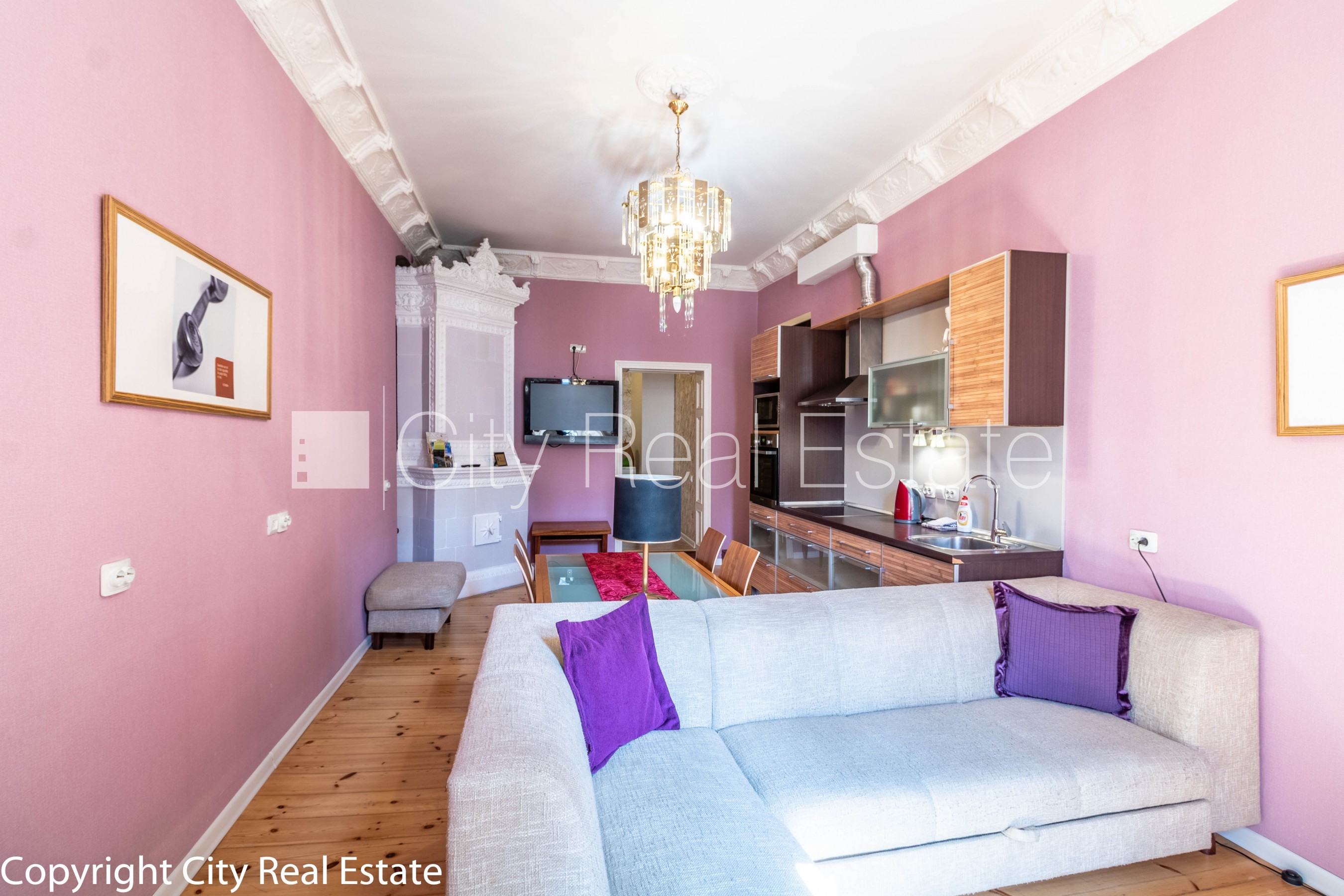 Sludinājumi. Fasādes māja, renovēta māja, ir lifts, kāpņu telpa pēc kapitālā remonta, viena istaba izolēta, Cena: 750 EUR/mēn Foto #1