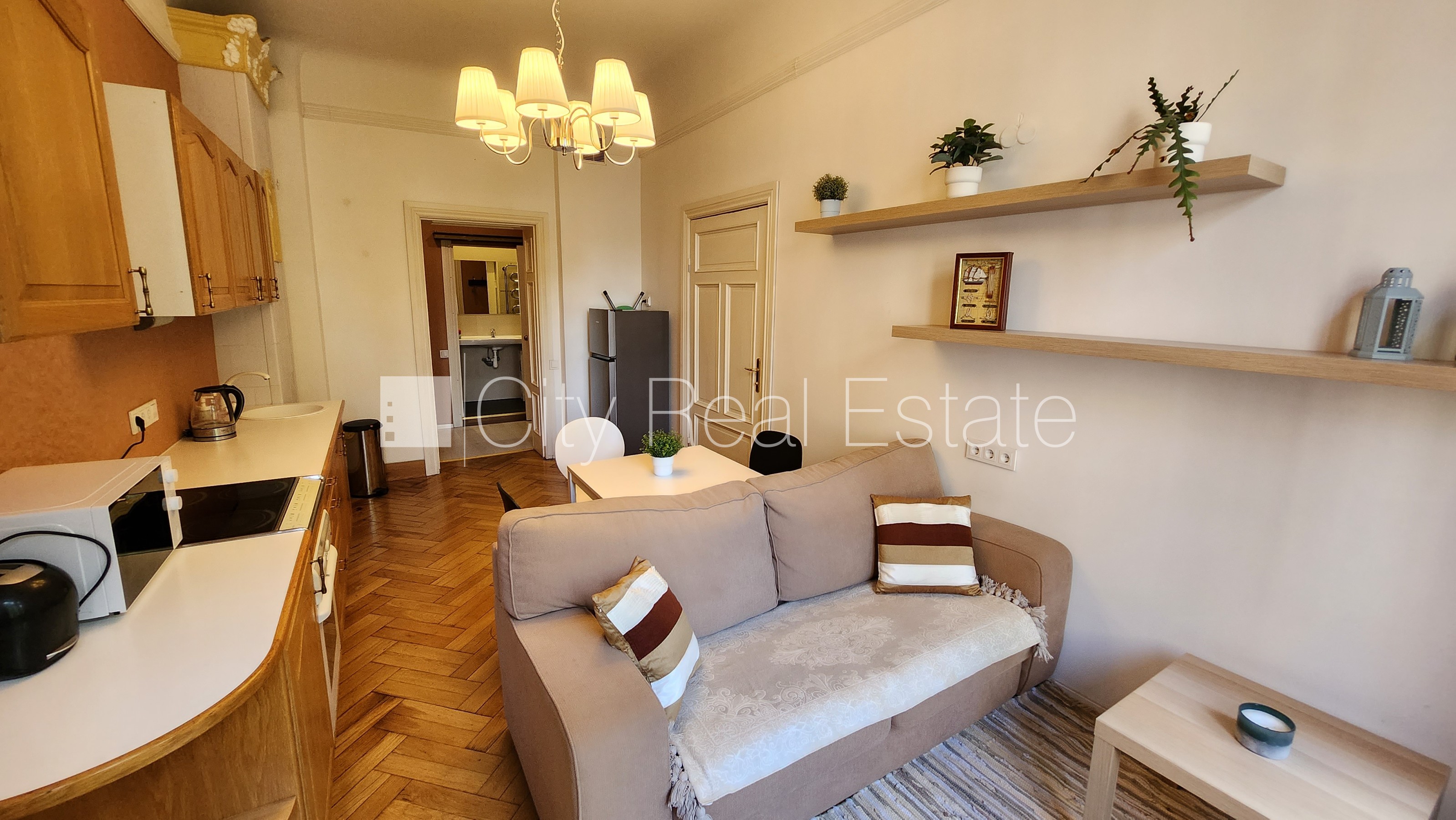 Sludinājumi. Šo dzīvokli izīrē pa diennaktīm (īstermiņa īre), īres cena sludinājumā norādīta par vienu diennakts Cena: 50 EUR/mēn Foto #1