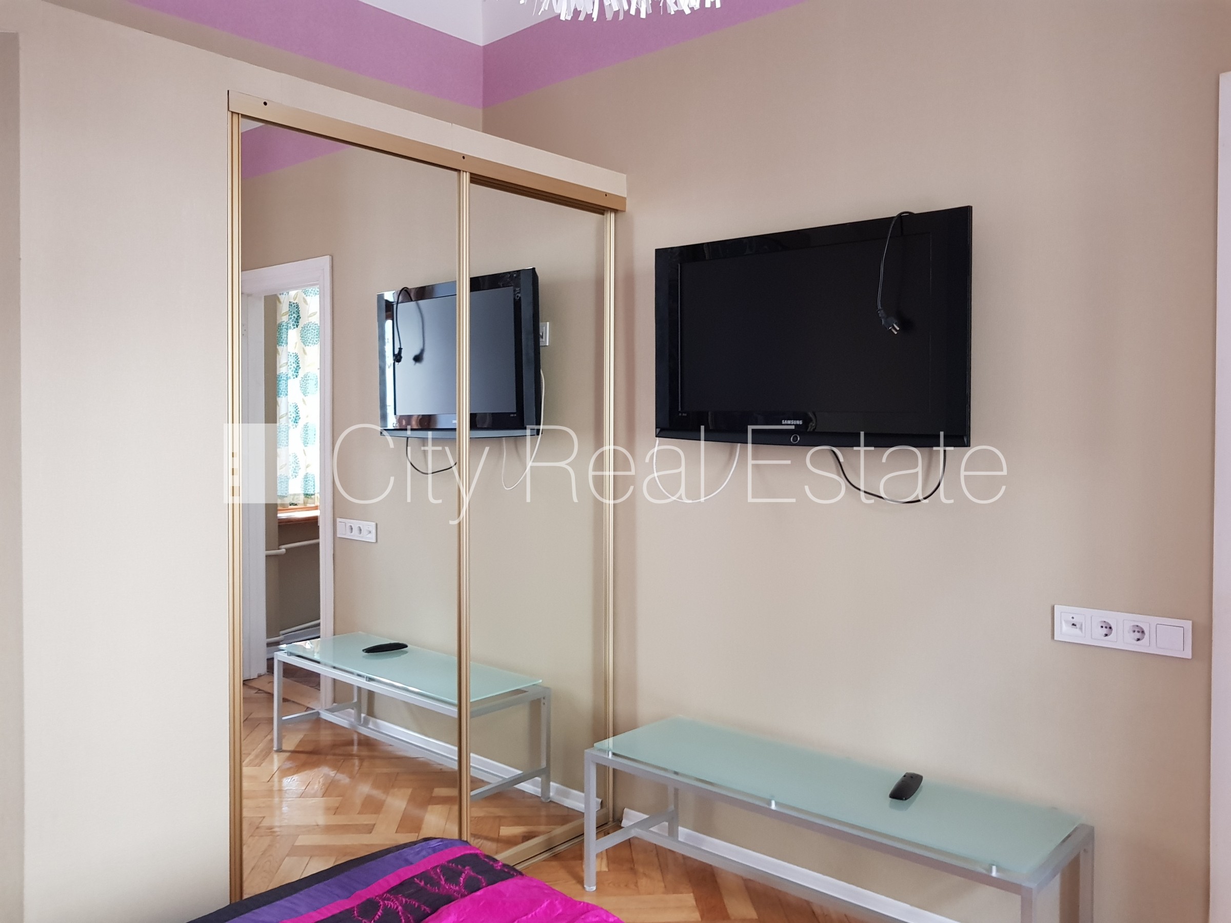 Sludinājumi. Šo dzīvokli izīrē pa diennaktīm (īstermiņa īre), īres cena sludinājumā norādīta par vienu diennakts Cena: 60 EUR/mēn Foto #3