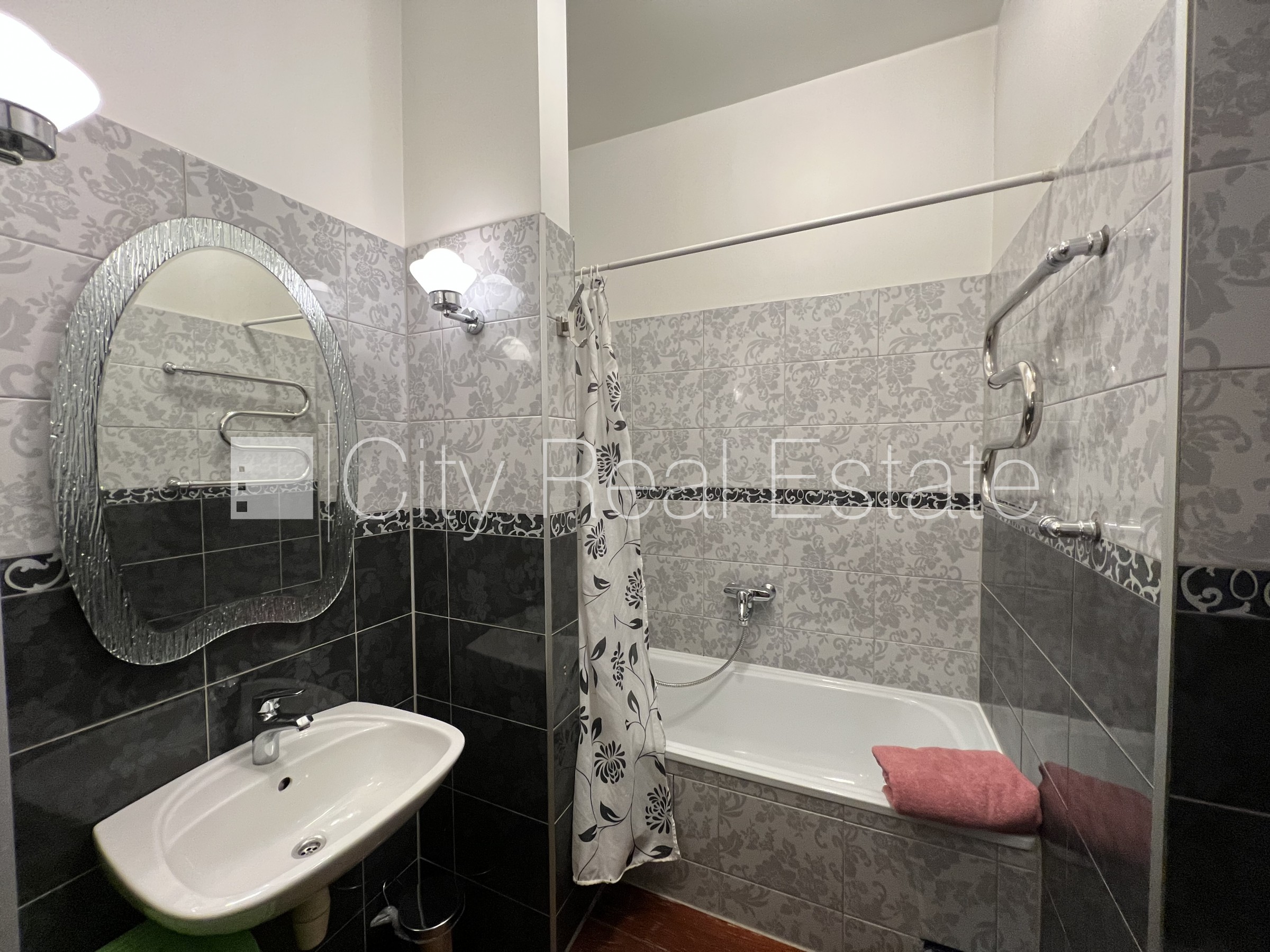 Sludinājumi. Šo dzīvokli izīrē pa diennaktīm (īstermiņa īre), īres cena sludinājumā norādīta par vienu diennakts Cena: 60 EUR/mēn Foto #12