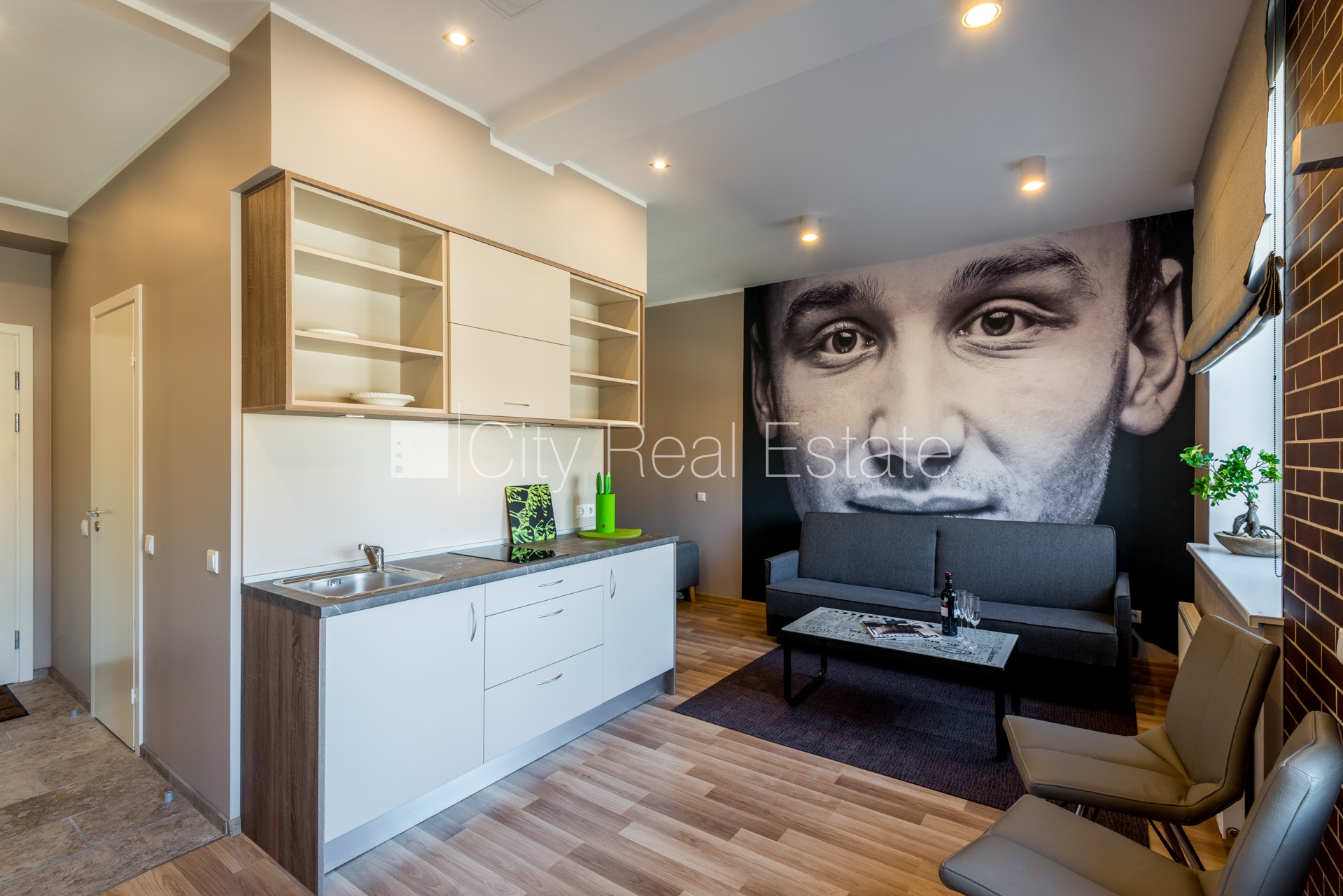 Sludinājumi. Renovēta māja, labiekārtota apzaļumota teritorija, kāpņu telpa pēc kapitālā remonta, studio tipa, Cena: 420 EUR/mēn Foto #3