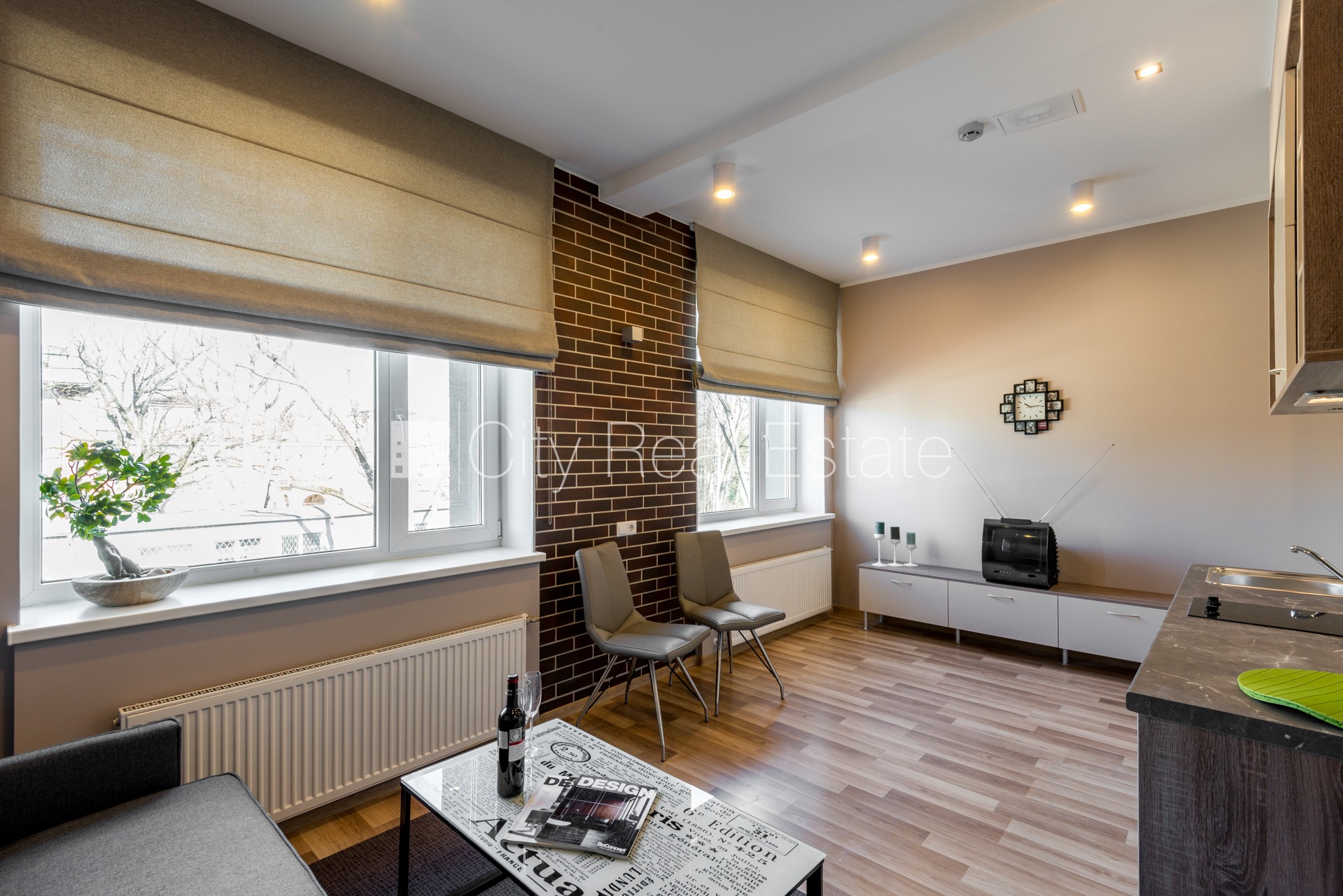 Sludinājumi. Renovēta māja, labiekārtota apzaļumota teritorija, kāpņu telpa pēc kapitālā remonta, studio tipa, Cena: 420 EUR/mēn Foto #5