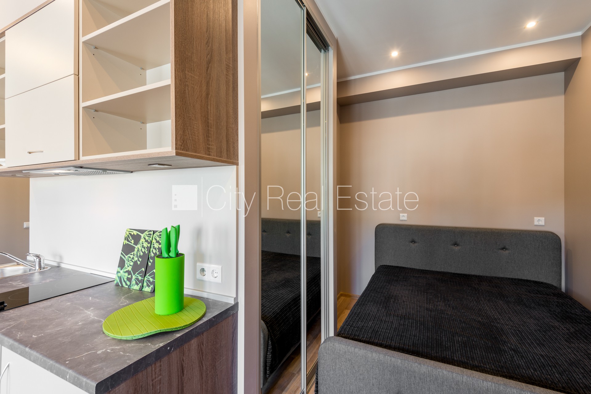 Sludinājumi. Renovēta māja, labiekārtota apzaļumota teritorija, kāpņu telpa pēc kapitālā remonta, studio tipa, Cena: 420 EUR/mēn Foto #9