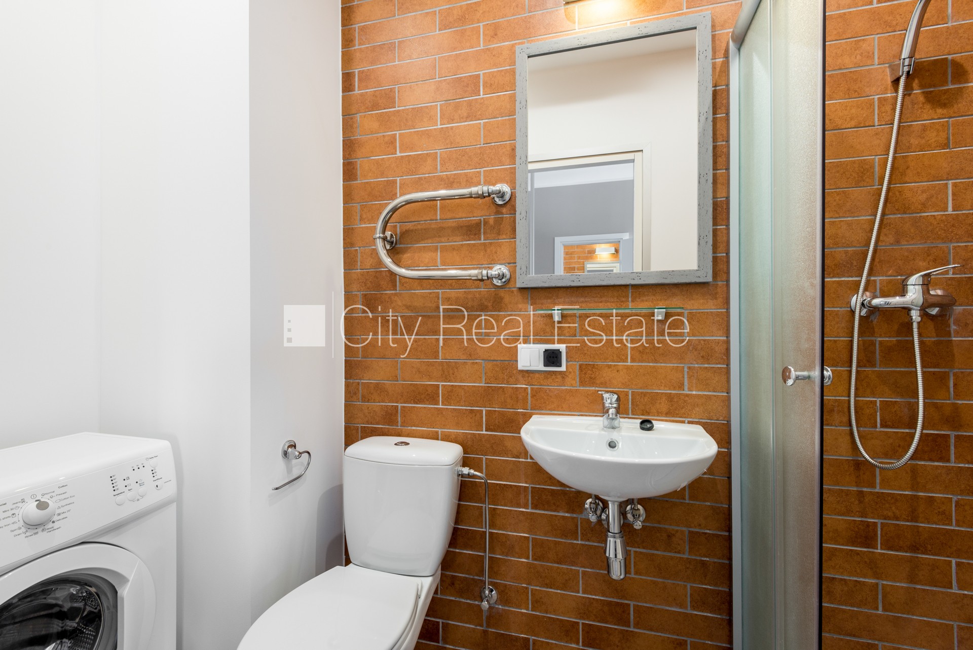 Sludinājumi. Renovēta māja, labiekārtota apzaļumota teritorija, kāpņu telpa pēc kapitālā remonta, studio tipa, Cena: 420 EUR/mēn Foto #11