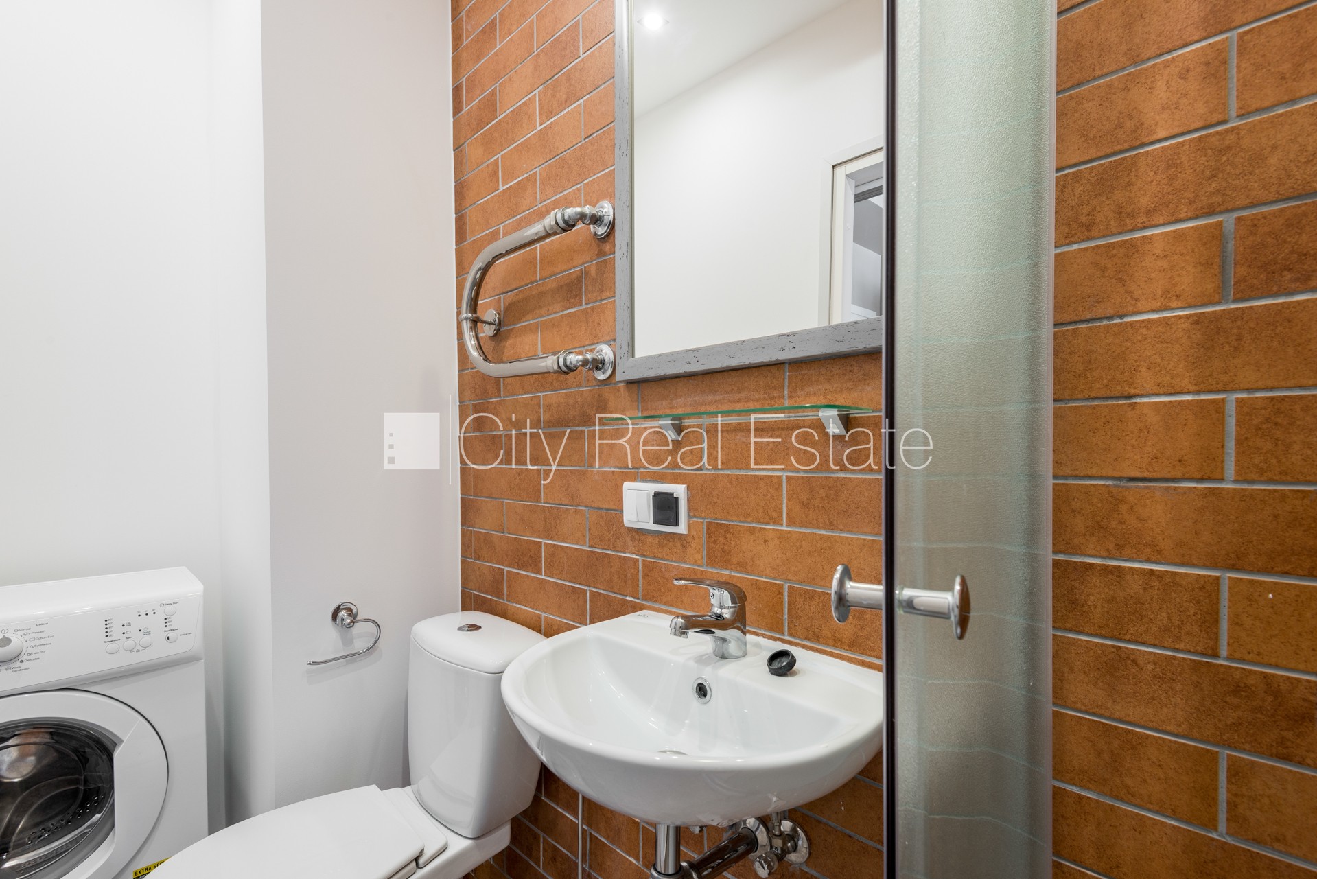 Sludinājumi. Renovēta māja, labiekārtota apzaļumota teritorija, kāpņu telpa pēc kapitālā remonta, studio tipa, Cena: 420 EUR/mēn Foto #12