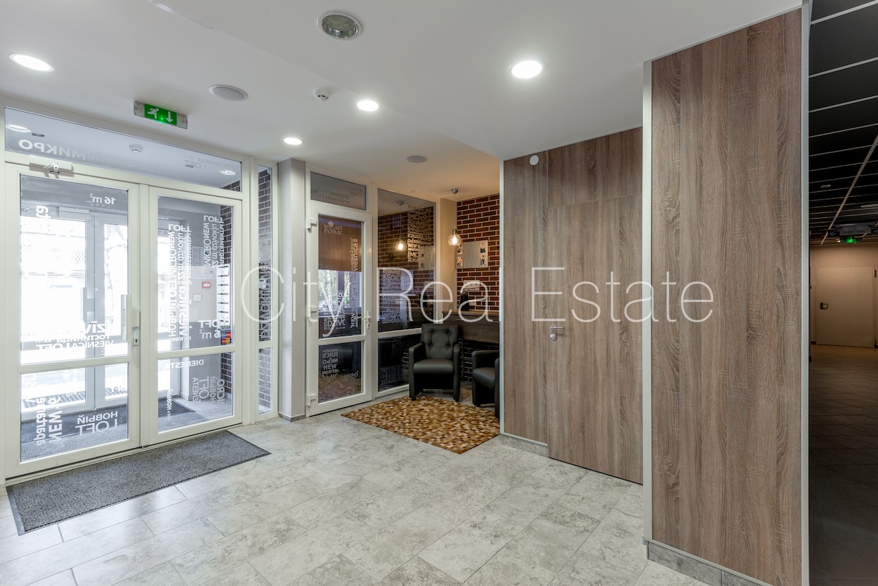 Sludinājumi. Renovēta māja, labiekārtota apzaļumota teritorija, kāpņu telpa pēc kapitālā remonta, studio tipa, Cena: 420 EUR/mēn Foto #15