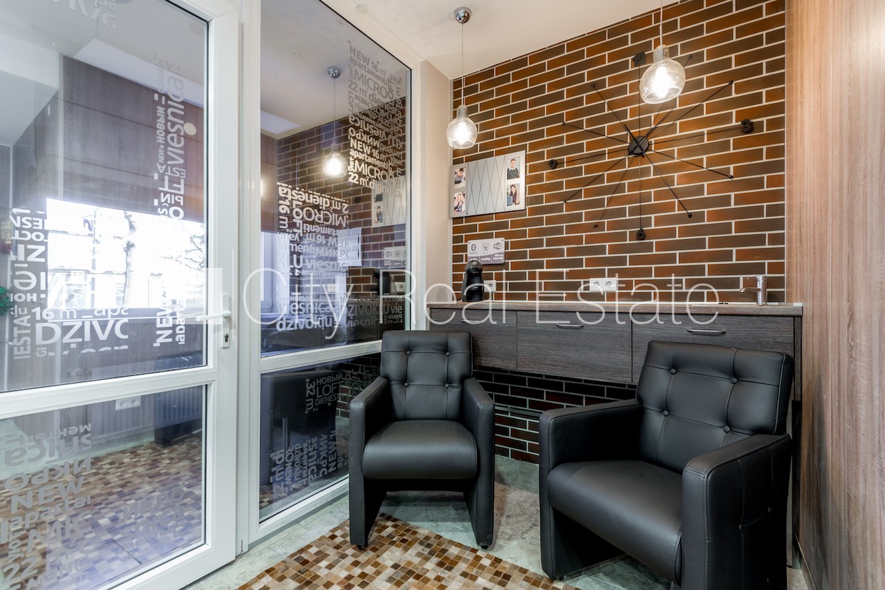 Sludinājumi. Renovēta māja, labiekārtota apzaļumota teritorija, kāpņu telpa pēc kapitālā remonta, studio tipa, Cena: 420 EUR/mēn Foto #16