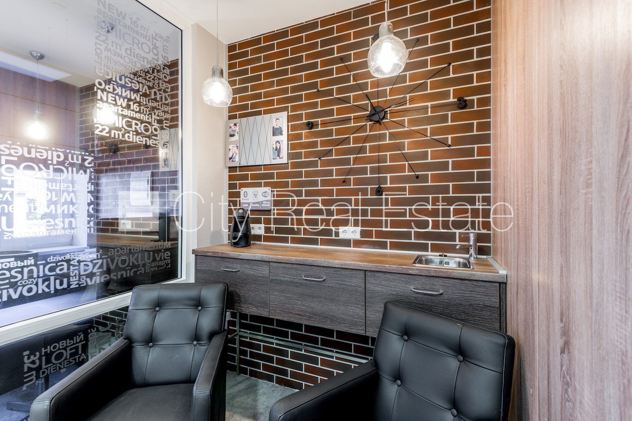 Sludinājumi. Renovēta māja, labiekārtota apzaļumota teritorija, kāpņu telpa pēc kapitālā remonta, studio tipa, Cena: 420 EUR/mēn Foto #17