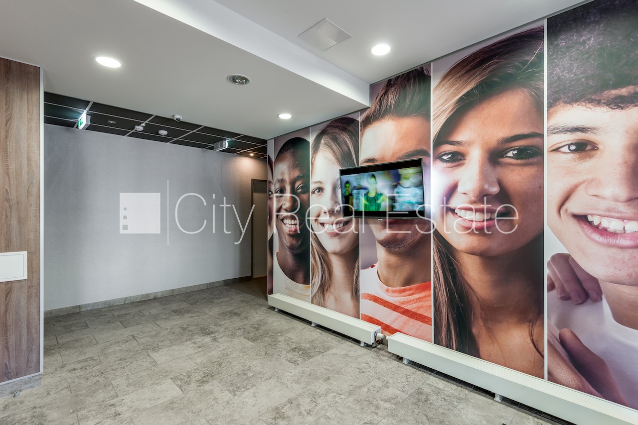 Sludinājumi. Renovēta māja, labiekārtota apzaļumota teritorija, kāpņu telpa pēc kapitālā remonta, studio tipa, Cena: 420 EUR/mēn Foto #20