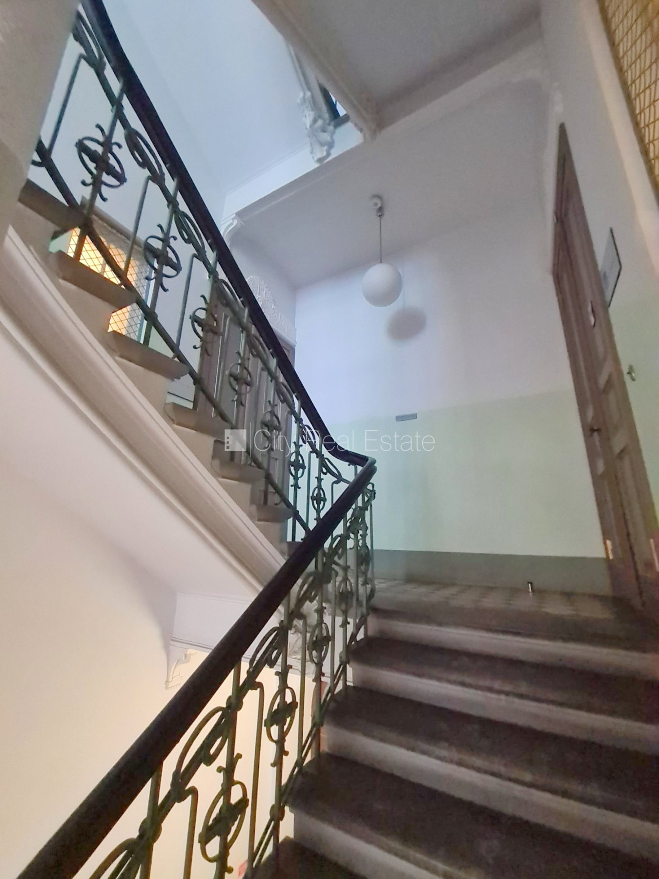 Sludinājumi. Projekts - Ģertrūdes 10, fasādes māja, renovēta māja, ieeja no ielas, ir lifts, kāpņu telpa pēc Cena: 1290 EUR/mēn Foto #18