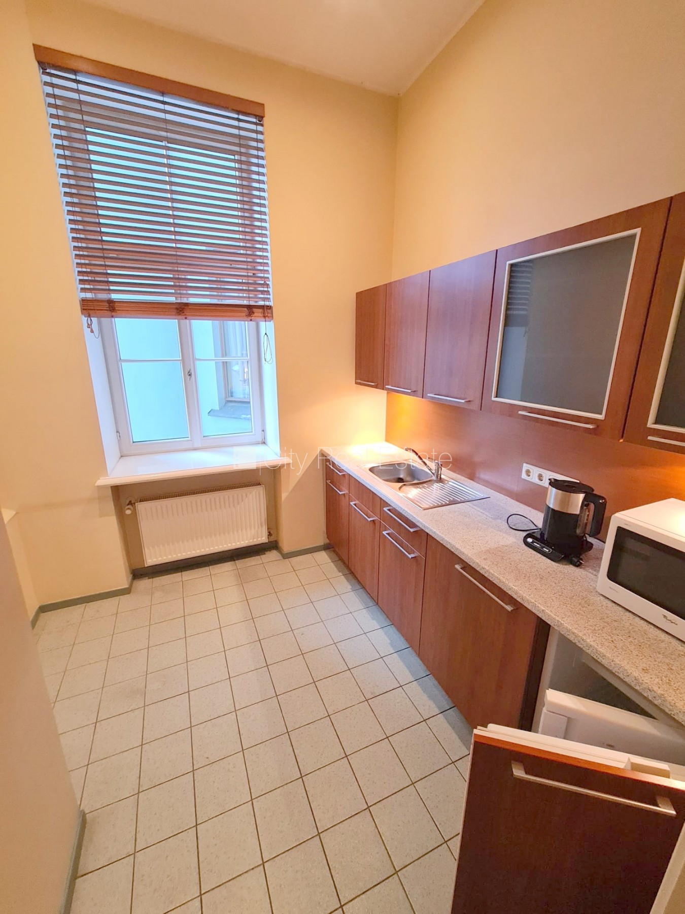 Sludinājumi. Projekts - Ģertrūdes 10, fasādes māja, renovēta māja, ieeja no ielas, ir lifts, kāpņu telpa pēc Cena: 1290 EUR/mēn Foto #13