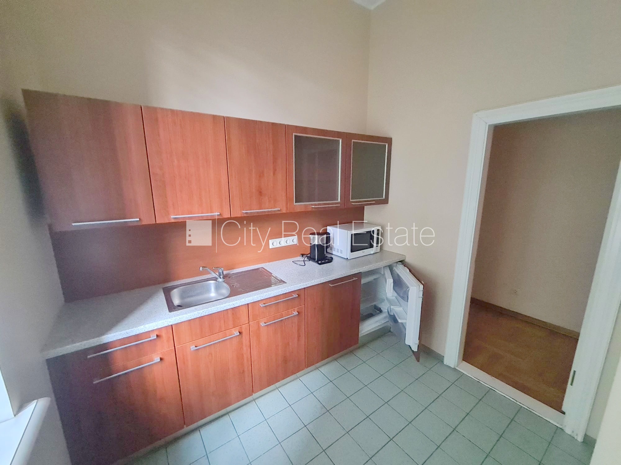 Sludinājumi. Projekts - Ģertrūdes 10, fasādes māja, renovēta māja, ieeja no ielas, ir lifts, kāpņu telpa pēc Cena: 1290 EUR/mēn Foto #14