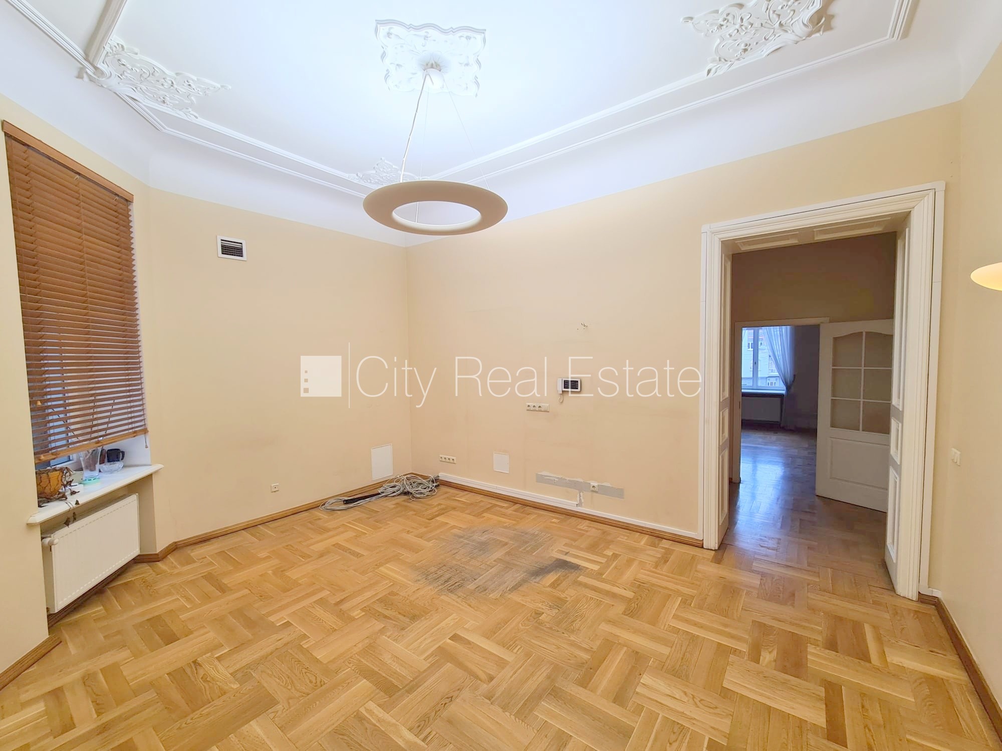 Sludinājumi. Projekts - Ģertrūdes 10, fasādes māja, renovēta māja, ieeja no ielas, ir lifts, kāpņu telpa pēc Cena: 1290 EUR/mēn Foto #9