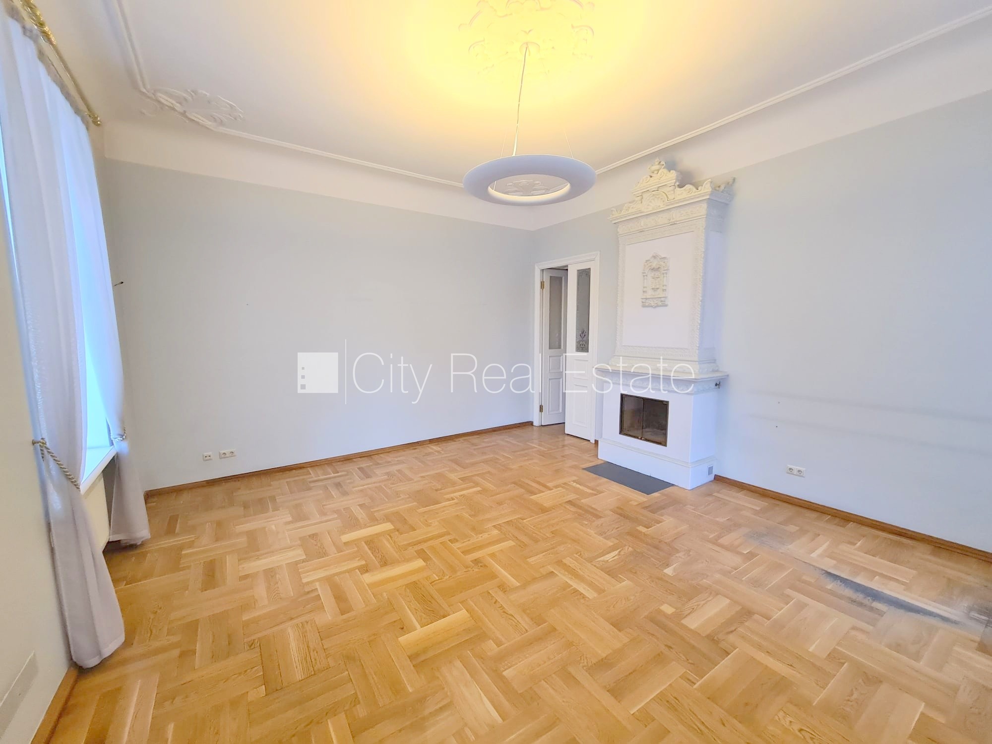 Sludinājumi. Projekts - Ģertrūdes 10, fasādes māja, renovēta māja, ieeja no ielas, ir lifts, kāpņu telpa pēc Cena: 1290 EUR/mēn Foto #6