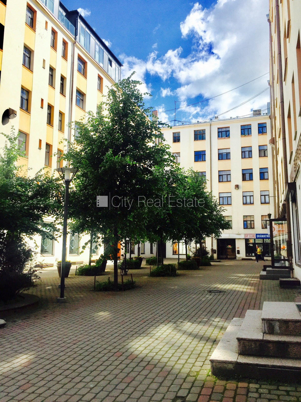 Sludinājumi. Restaurēta māja, kāpņu telpa pēc kosmētiskā remonta, logi vērsti uz pagalma pusi, guļamistabu Cena: 1000 EUR/mēn Foto #12