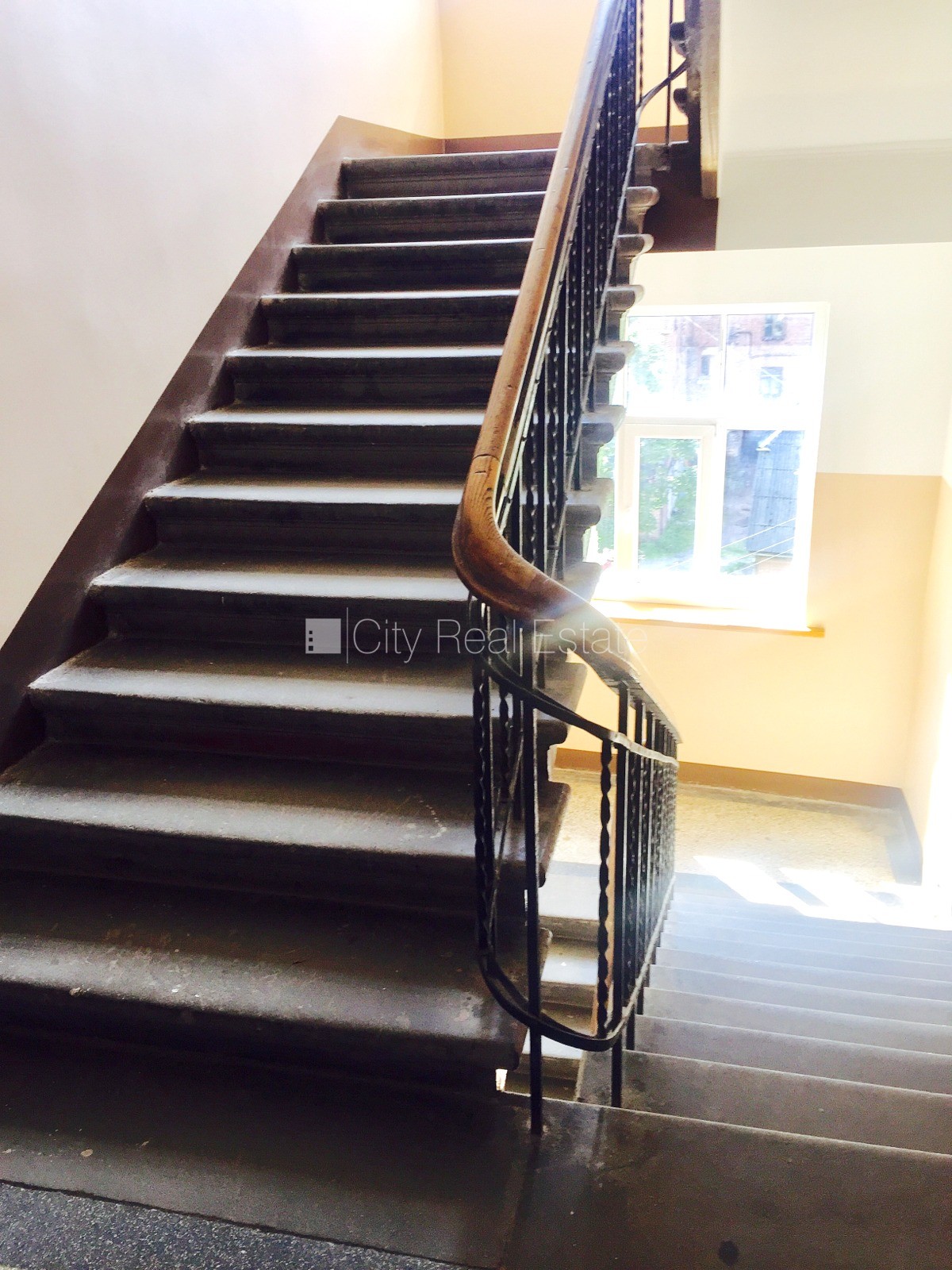 Sludinājumi. Restaurēta māja, kāpņu telpa pēc kosmētiskā remonta, logi vērsti uz pagalma pusi, guļamistabu Cena: 1000 EUR/mēn Foto #11