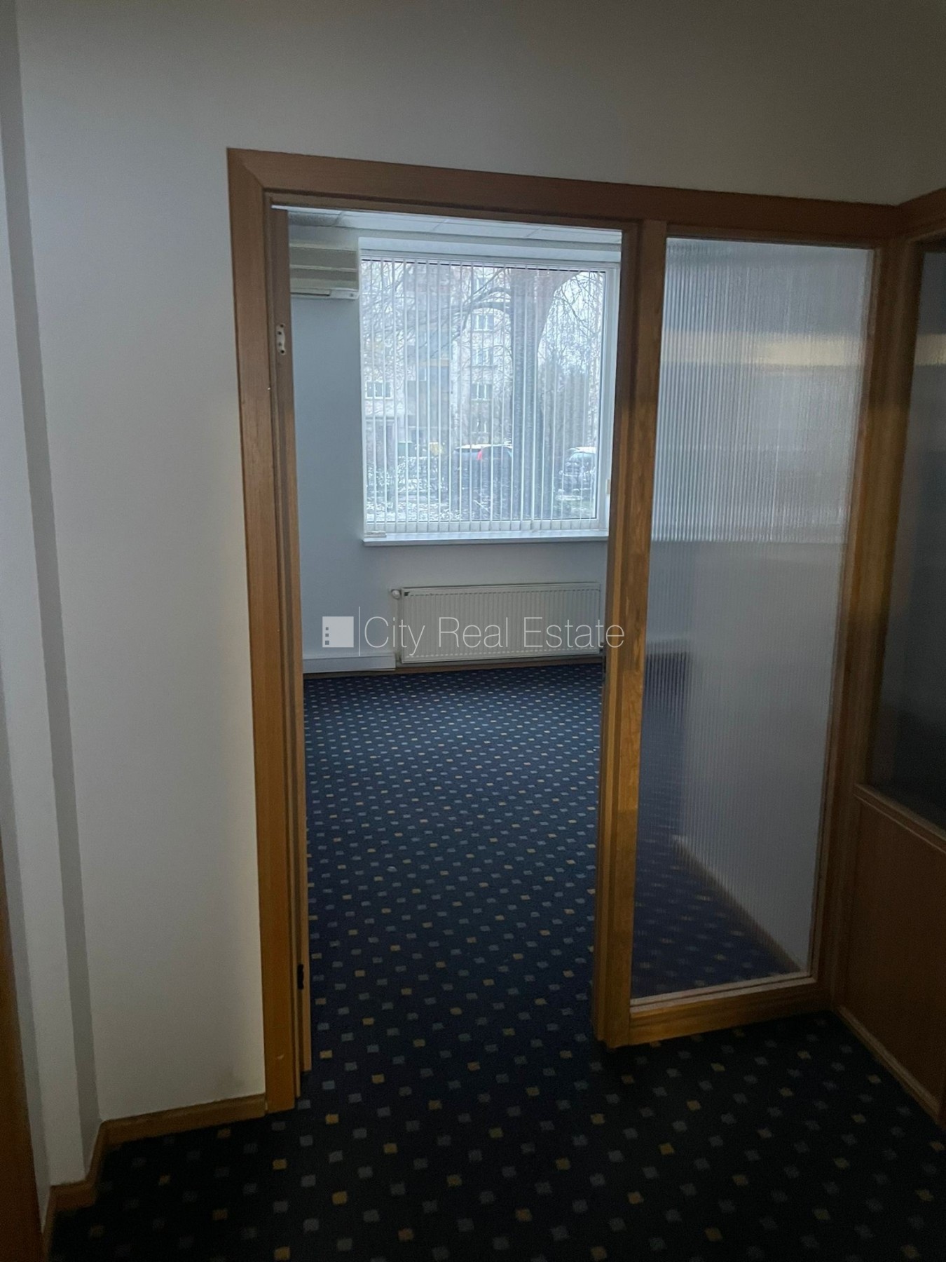 Объявление. Фасадный дом, плата за обслуживание одного квадратного метра в  месяц 1.6 EUR, вход с улицы, окна Цена: 1600 EUR/мес. Foto #6