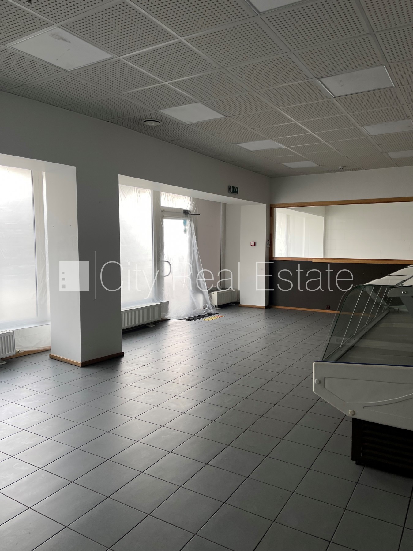 Объявление. Фасадный дом, плата за обслуживание одного квадратного метра в  месяц 1.6 EUR, вход с улицы, окна Цена: 1600 EUR/мес. Foto #5