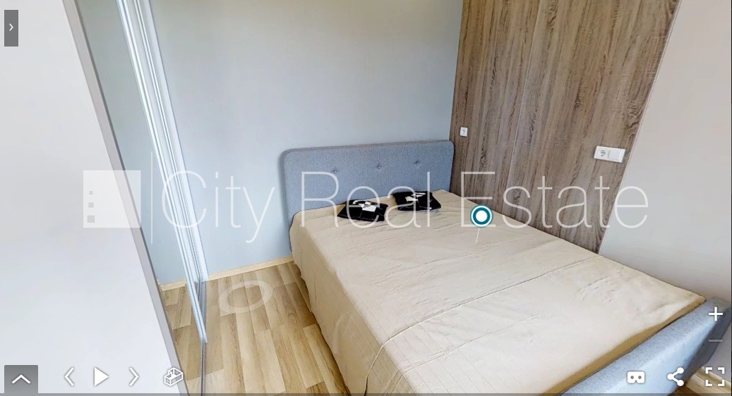 Sludinājumi. Renovēta māja, labiekārtota apzaļumota teritorija, vieta automašīnai, studio tipa, virtuve Cena: 420 EUR/mēn Foto #5