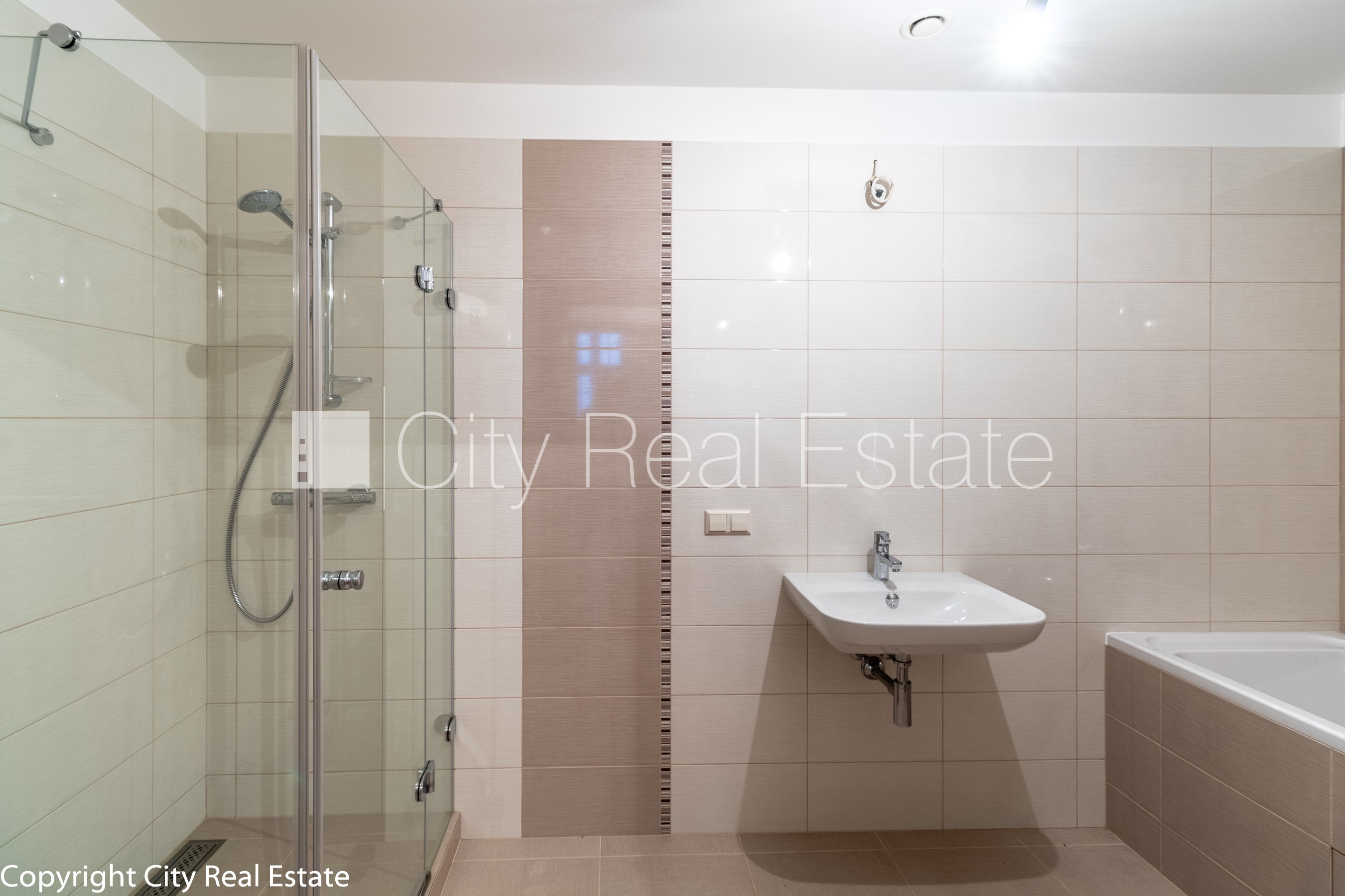 Sludinājumi. Fasādes māja, restaurēta māja, dzīvokļu skaits ēkā  2 gab., ķieģeļu mūra sienas, fasāde ar Cena: 238140 EUR Foto #6