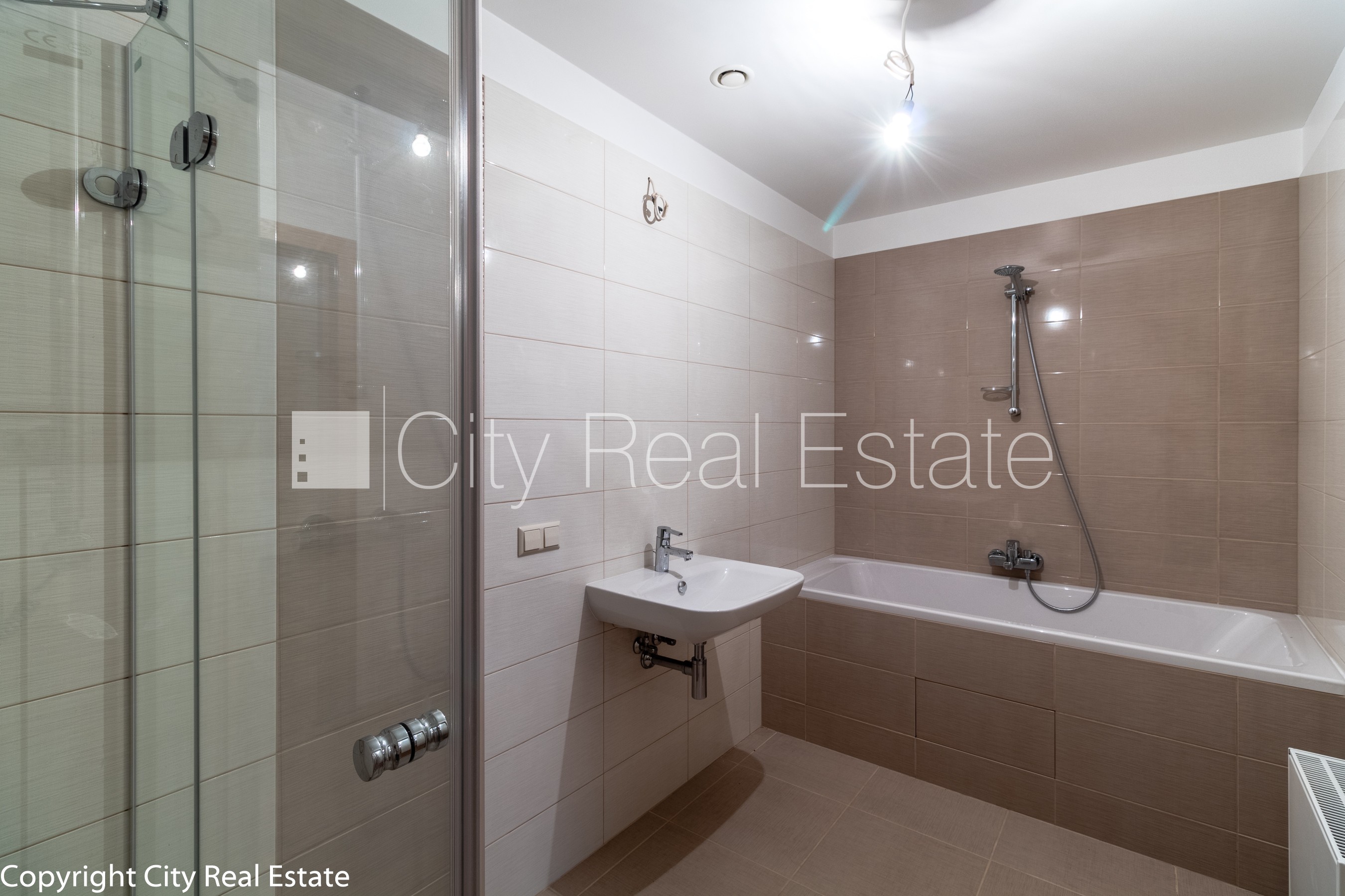 Sludinājumi. Fasādes māja, restaurēta māja, dzīvokļu skaits ēkā  2 gab., ķieģeļu mūra sienas, fasāde ar Cena: 238140 EUR Foto #7