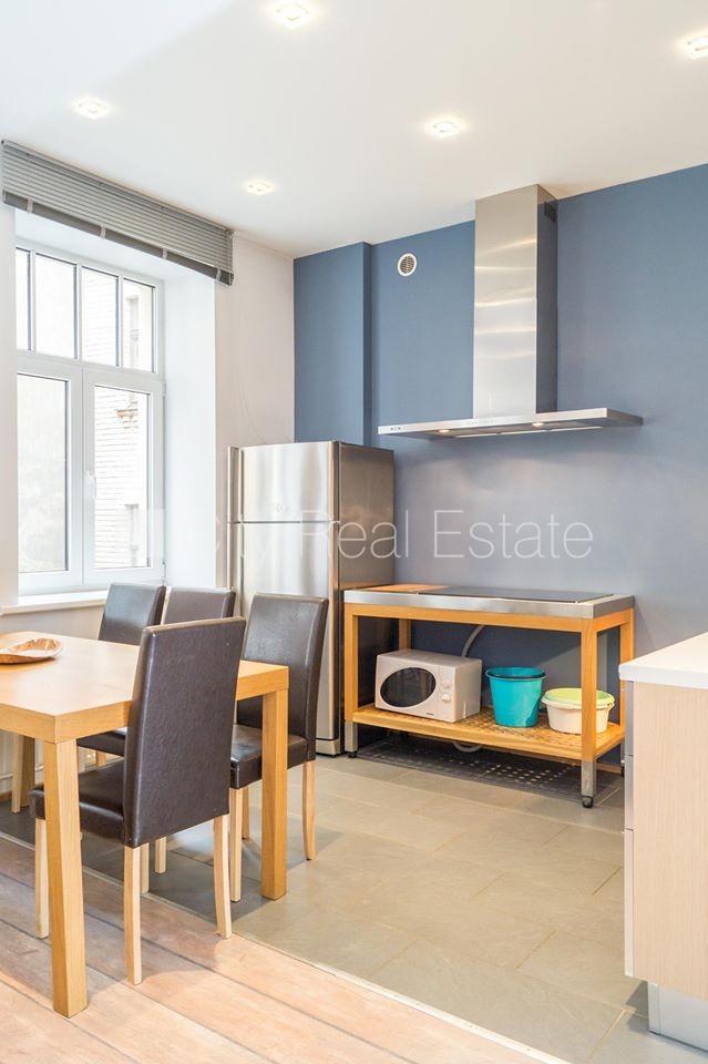 Sludinājumi. Fasādes māja, bruģēts piebraucamais ceļš, ieeja no pagalma, kāpņu telpa pēc kosmētiskā remonta, Cena: 149900 EUR Foto #12