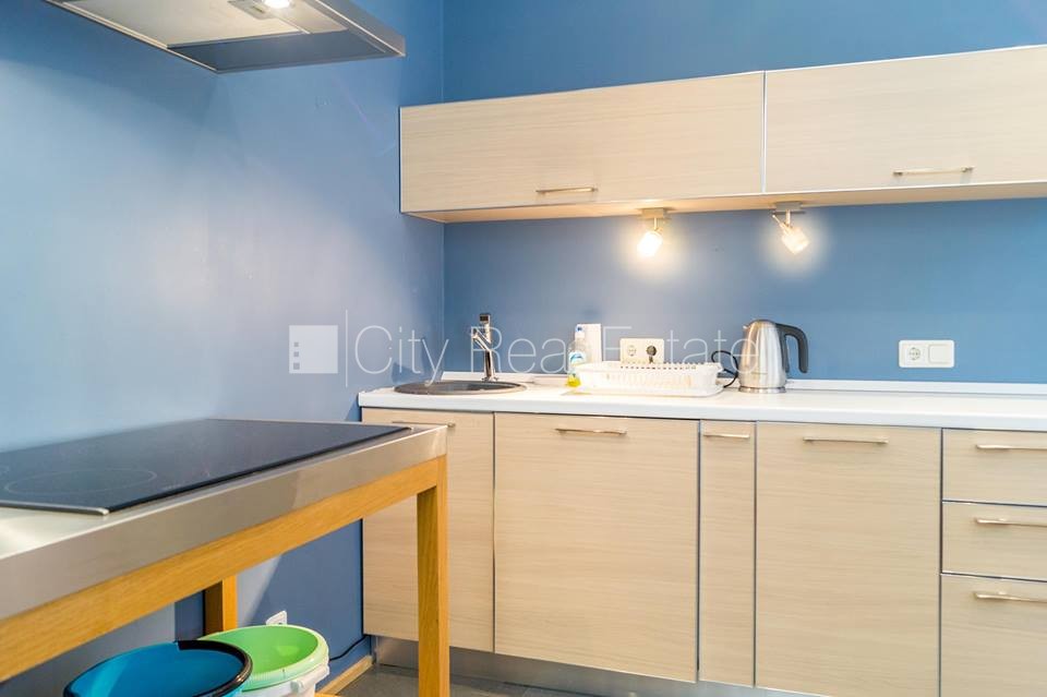 Sludinājumi. Fasādes māja, bruģēts piebraucamais ceļš, ieeja no pagalma, kāpņu telpa pēc kosmētiskā remonta, Cena: 149900 EUR Foto #10