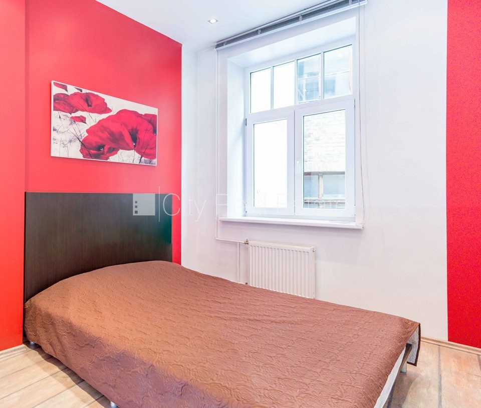 Sludinājumi. Fasādes māja, bruģēts piebraucamais ceļš, ieeja no pagalma, kāpņu telpa pēc kosmētiskā remonta, Cena: 149900 EUR Foto #9