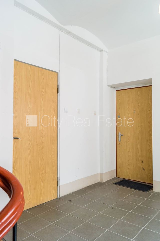 Sludinājumi. Fasādes māja, bruģēts piebraucamais ceļš, ieeja no pagalma, kāpņu telpa pēc kosmētiskā remonta, Cena: 149900 EUR Foto #17