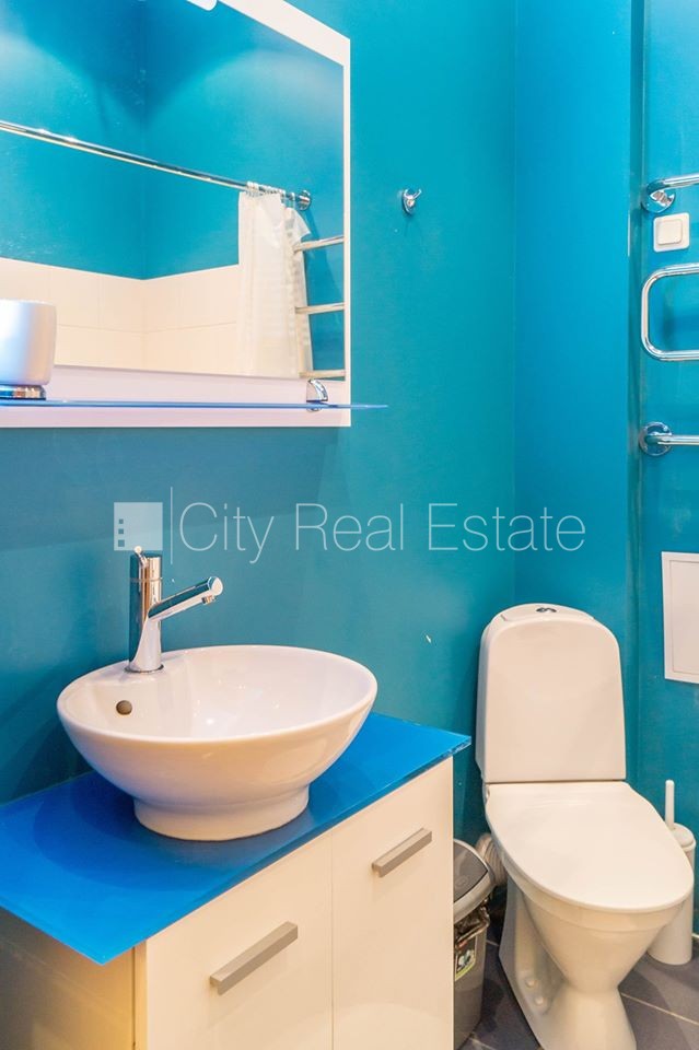 Sludinājumi. Fasādes māja, bruģēts piebraucamais ceļš, ieeja no pagalma, kāpņu telpa pēc kosmētiskā remonta, Cena: 149900 EUR Foto #13