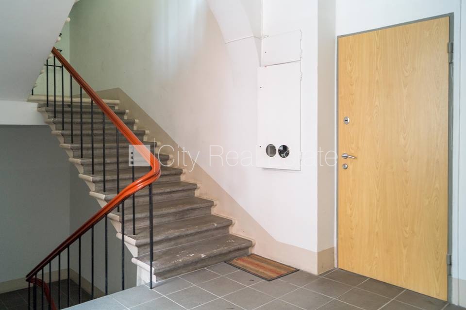 Sludinājumi. Fasādes māja, bruģēts piebraucamais ceļš, ieeja no pagalma, kāpņu telpa pēc kosmētiskā remonta, Cena: 149900 EUR Foto #18