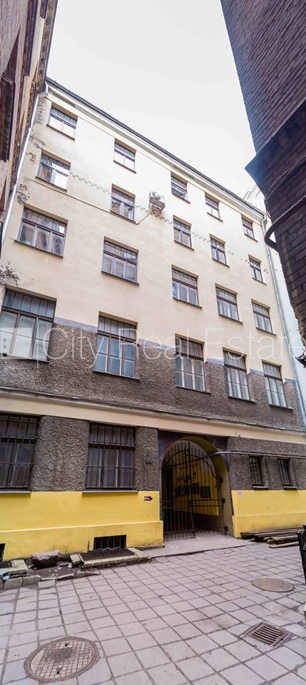 Sludinājumi. Fasādes māja, bruģēts piebraucamais ceļš, ieeja no pagalma, kāpņu telpa pēc kosmētiskā remonta, Cena: 149900 EUR Foto #20