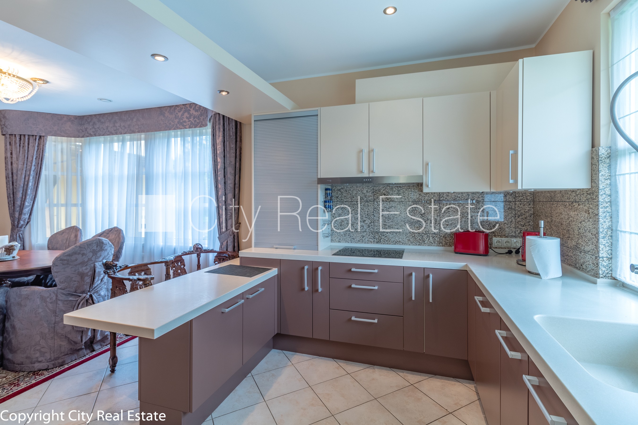 Sludinājumi. Privātmāja, bruģēts piebraucamais ceļš, automātiska zālāja laistīšanas sistēma, slēgts pagalms, Cena: 400000 EUR Foto #22