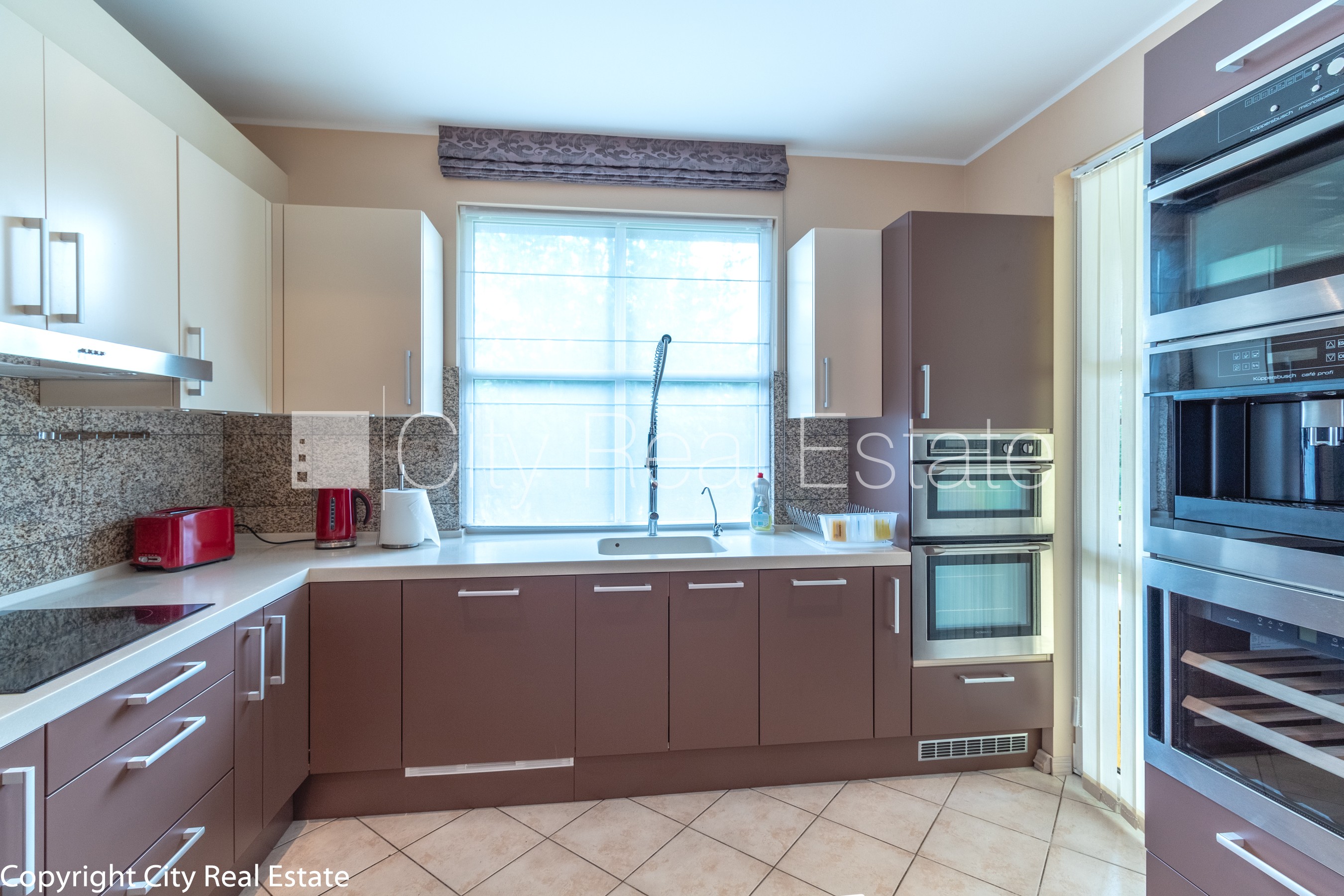 Sludinājumi. Privātmāja, bruģēts piebraucamais ceļš, automātiska zālāja laistīšanas sistēma, slēgts pagalms, Cena: 400000 EUR Foto #23